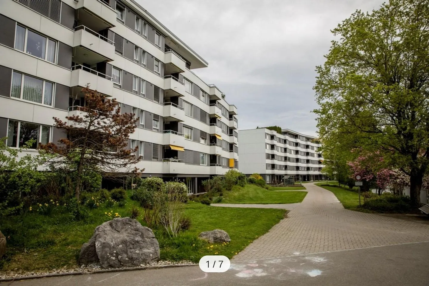 Preiswerte 5.5-Zimmer-Wohnung mit Balkon und Weitsicht - Foto 8 von 9