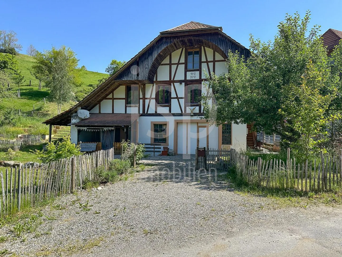 Maison de campagne à rénover avec beaucoup de cachet - Photo 1 sur 18