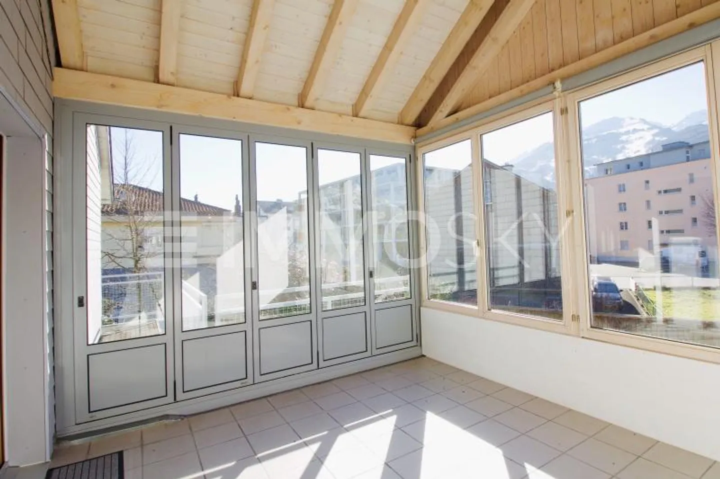 Apartment for rent - Photo 3 of 5