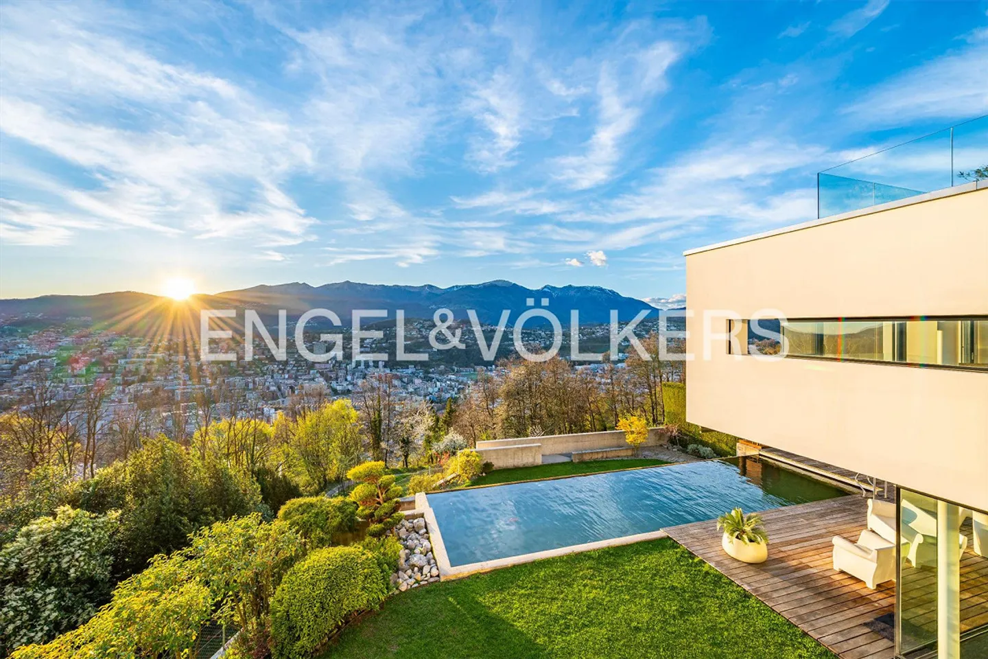Exclusive modern house with pool and view of Lake Lugano - Photo 12 of 13