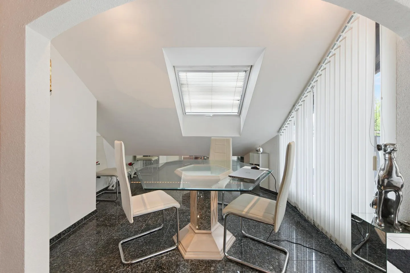 Unique penthouse with fantastic views of the Alpstein - Photo 9 of 21