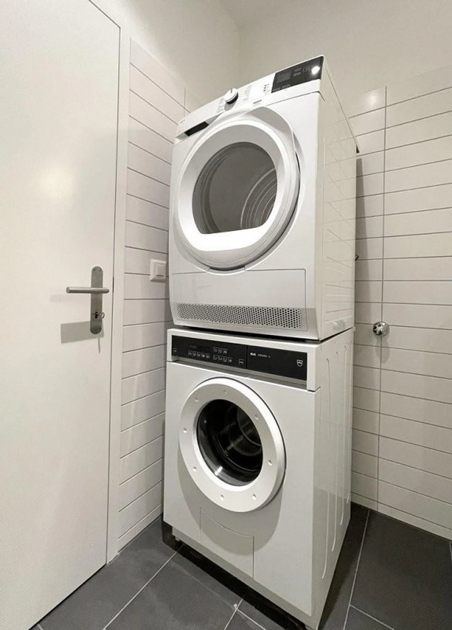 Modern Loft Apartment in Zurich - Photo 4 of 5