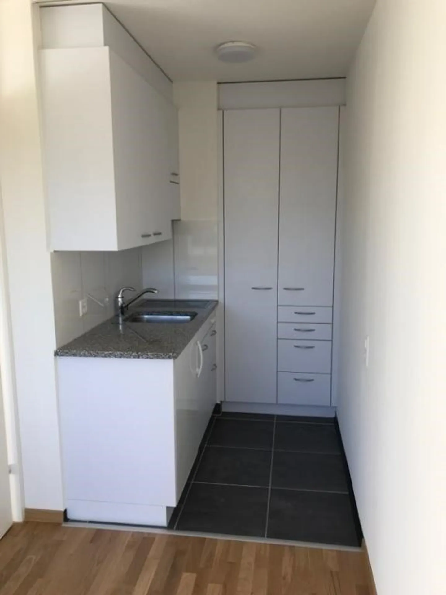Sonnige moderne Wohnung in Zollikon - Foto 3 von 4