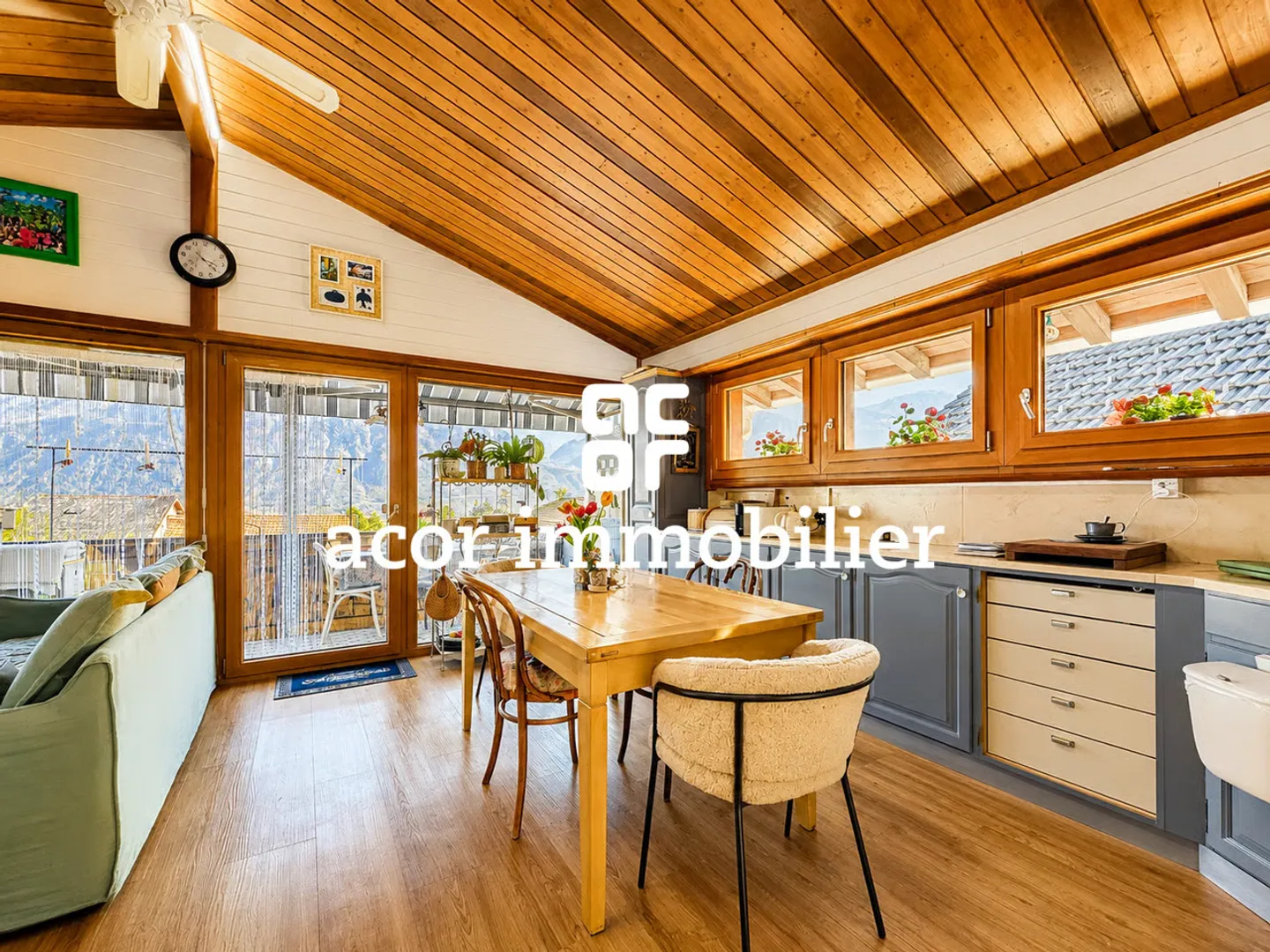 Charming renovated house with garden, terrace and great potential - Photo 3 of 4