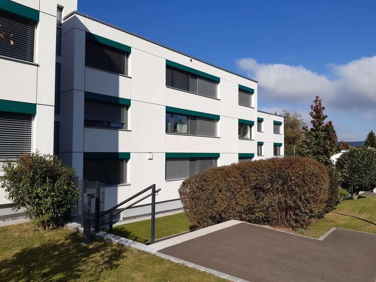 Sonnige moderne Wohnung in Zollikon - Foto 1 von 4