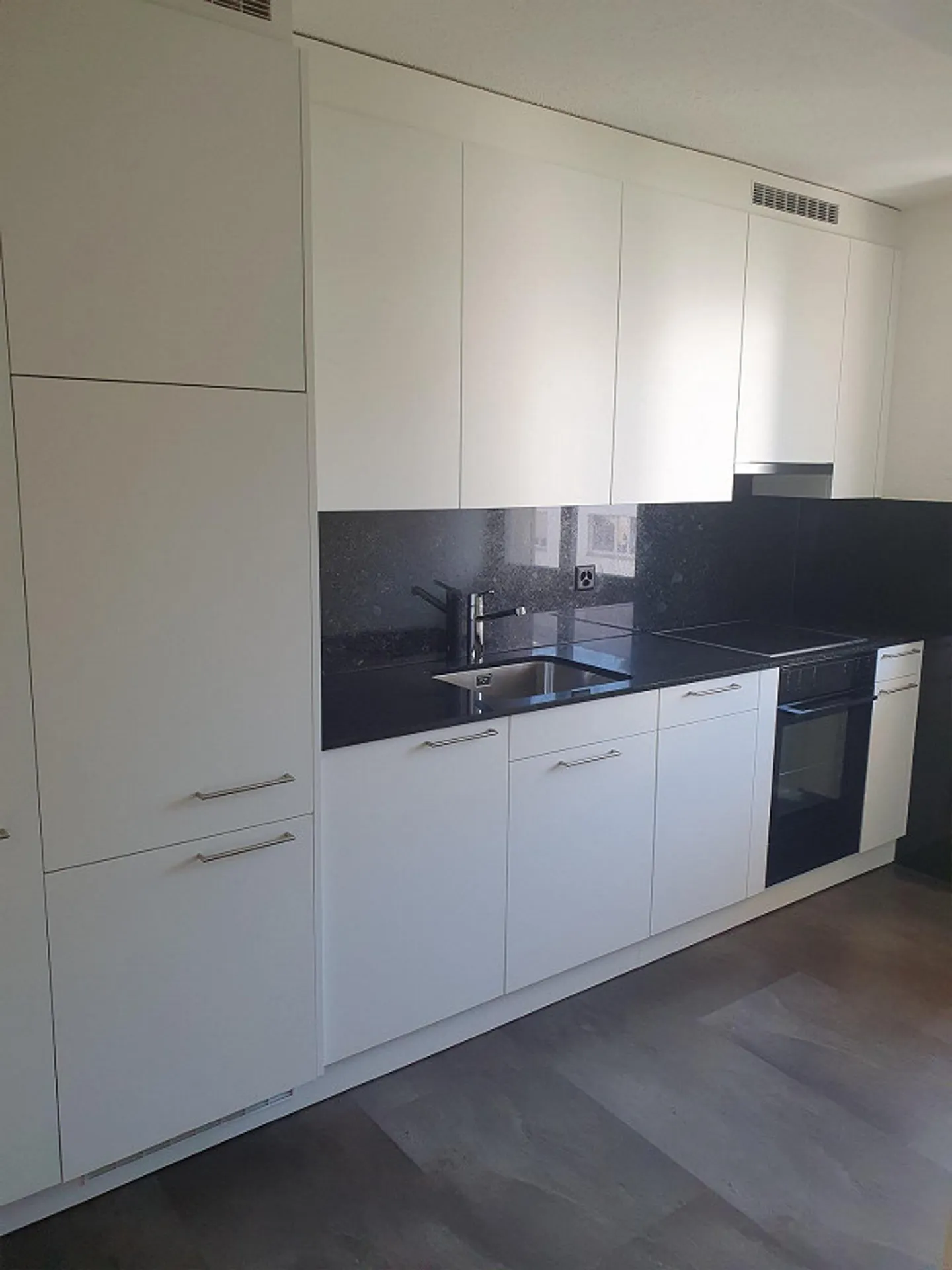 Charming old-style apartment - Photo 3 of 4