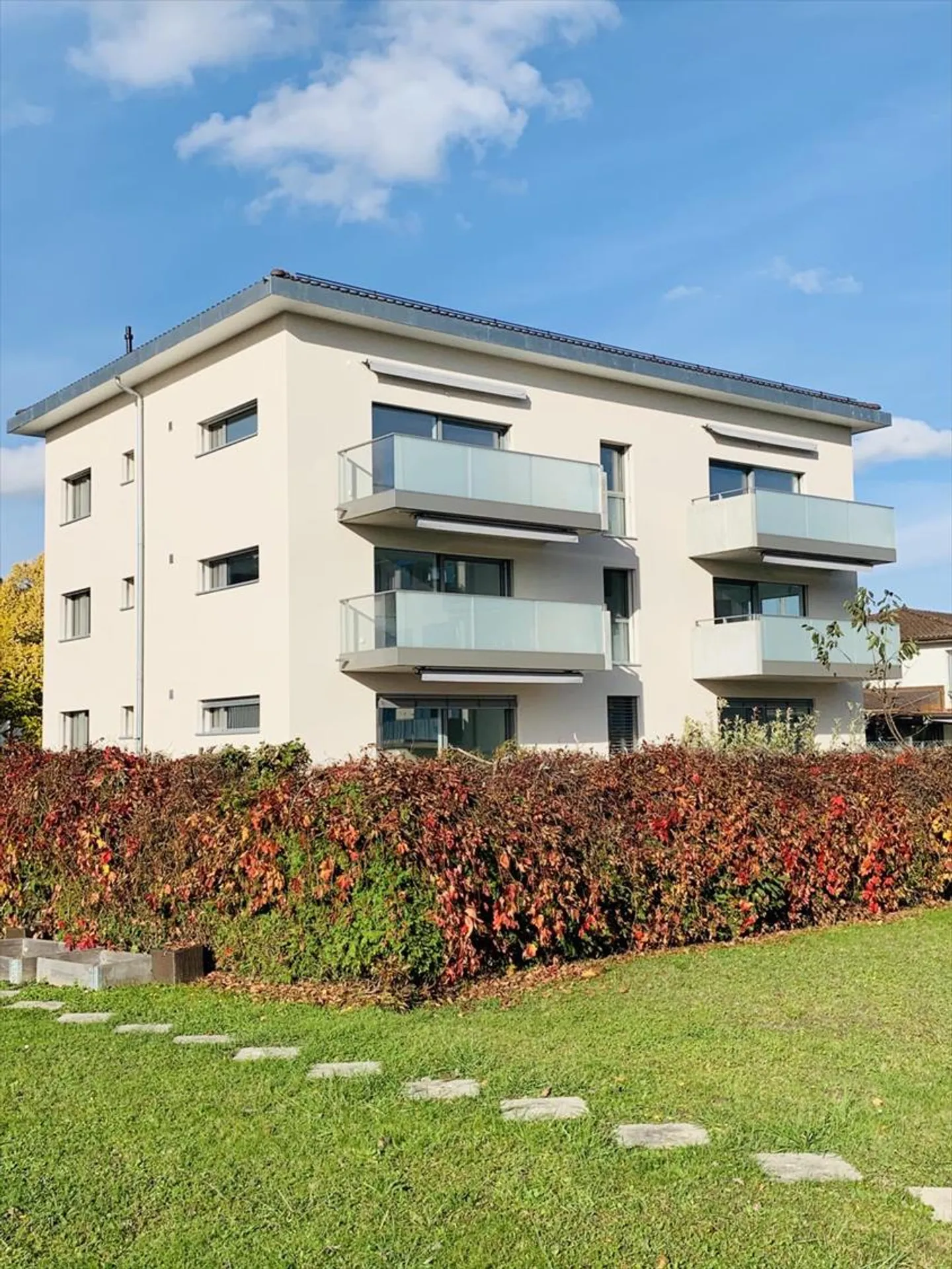 PERROY - ROLLE - SUPERBO 2 1/2 locali + cucina al 1° piano con BALCONE - Foto 1 di 8