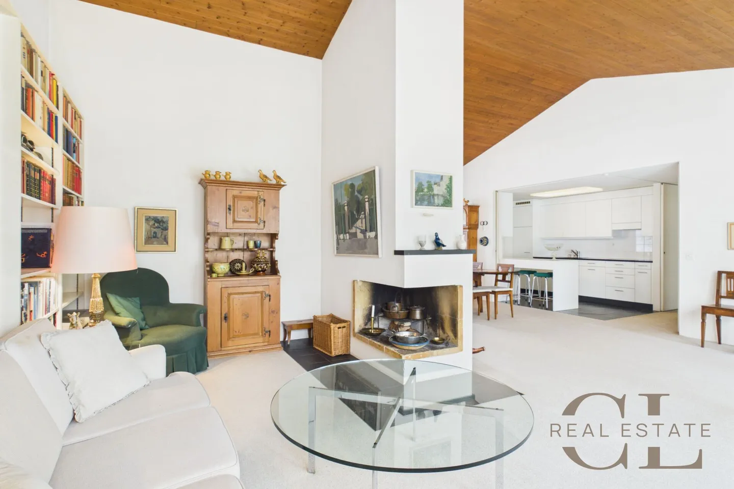 Stylish 8-room atrium house with a garage and a parking space - Photo 8 of 17