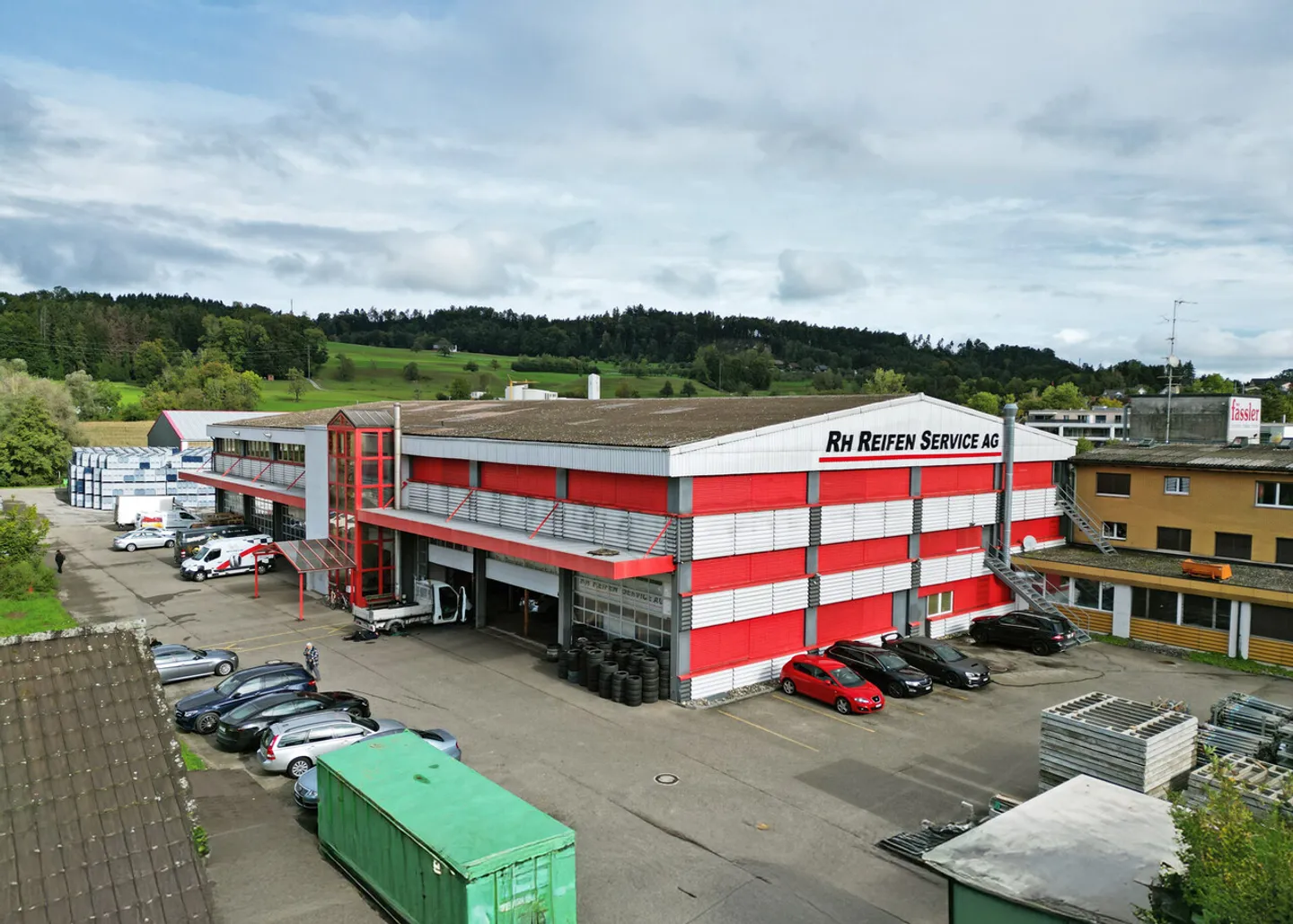 Commercial space from 343 m² to 1'700 m² - Photo 1 of 13