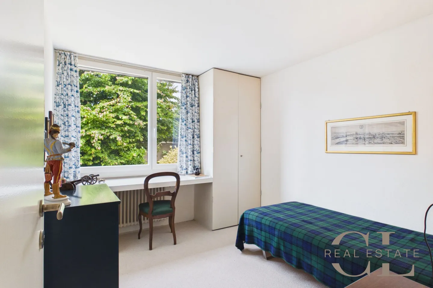 Stylish 8-room atrium house with a garage and a parking space - Photo 10 of 17