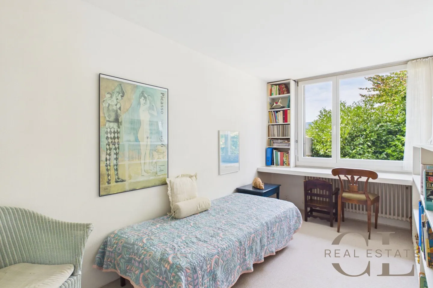 Stylish 8-room atrium house with a garage and a parking space - Photo 12 of 17