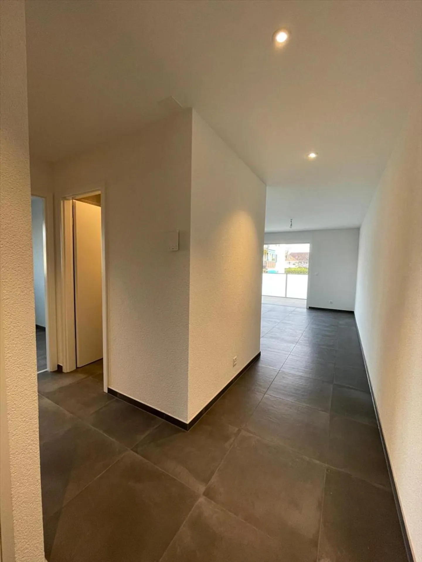 PERROY - ROLLE - SUPERBO 2 1/2 locali + cucina al 1° piano con BALCONE - Foto 5 di 8