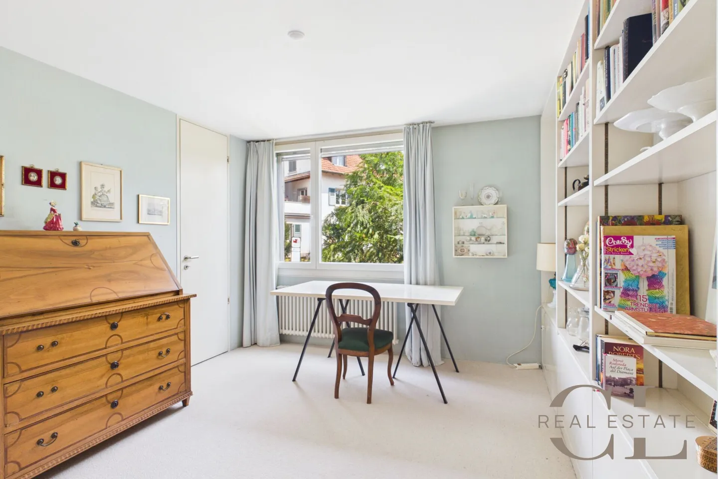 Stylish 8-room atrium house with a garage and a parking space - Photo 14 of 17