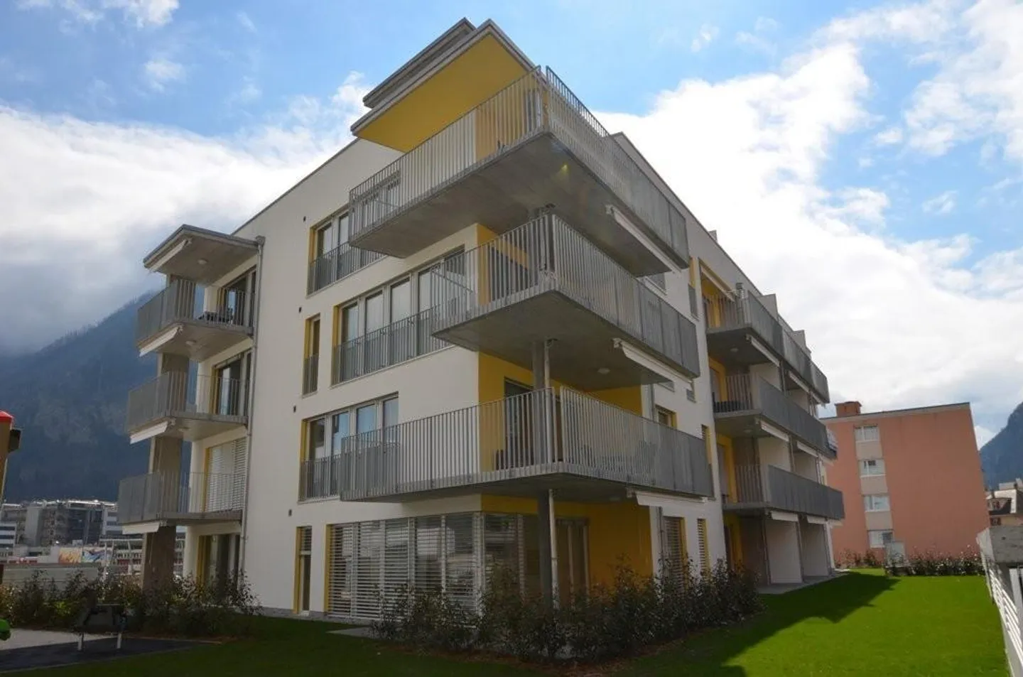 Appartement moderne de 3,5 pièces dans un emplacement central et calme - Photo 1 sur 6