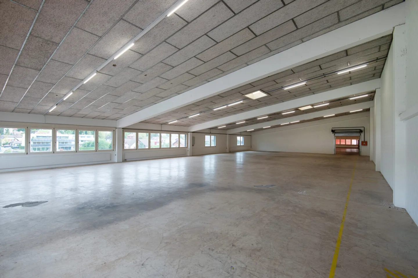 Commercial space from 343 m² to 1'700 m² - Photo 11 of 13