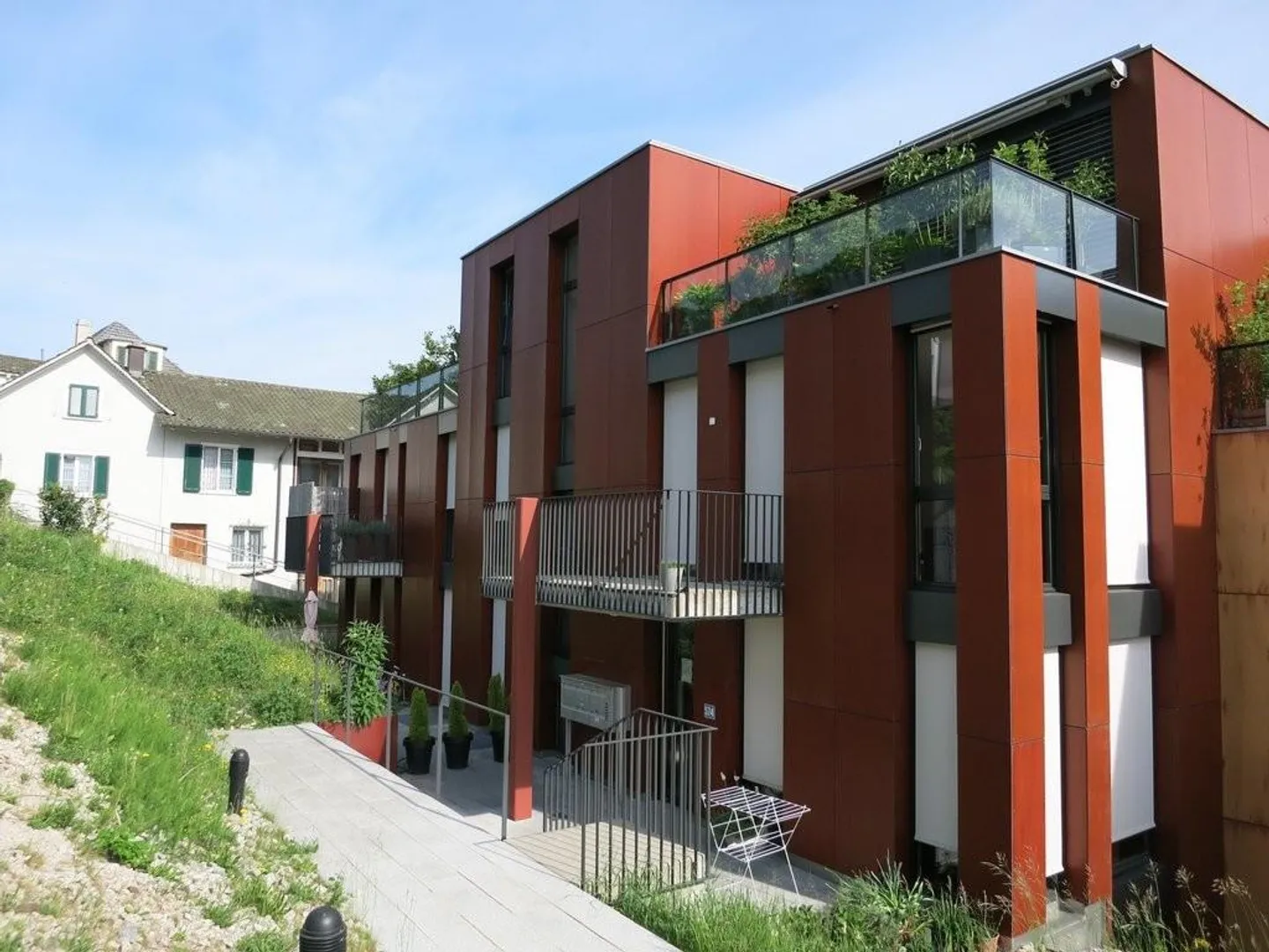 Above the rooftops of Zurich - at the foot of Üetliberg - Photo 1 of 9