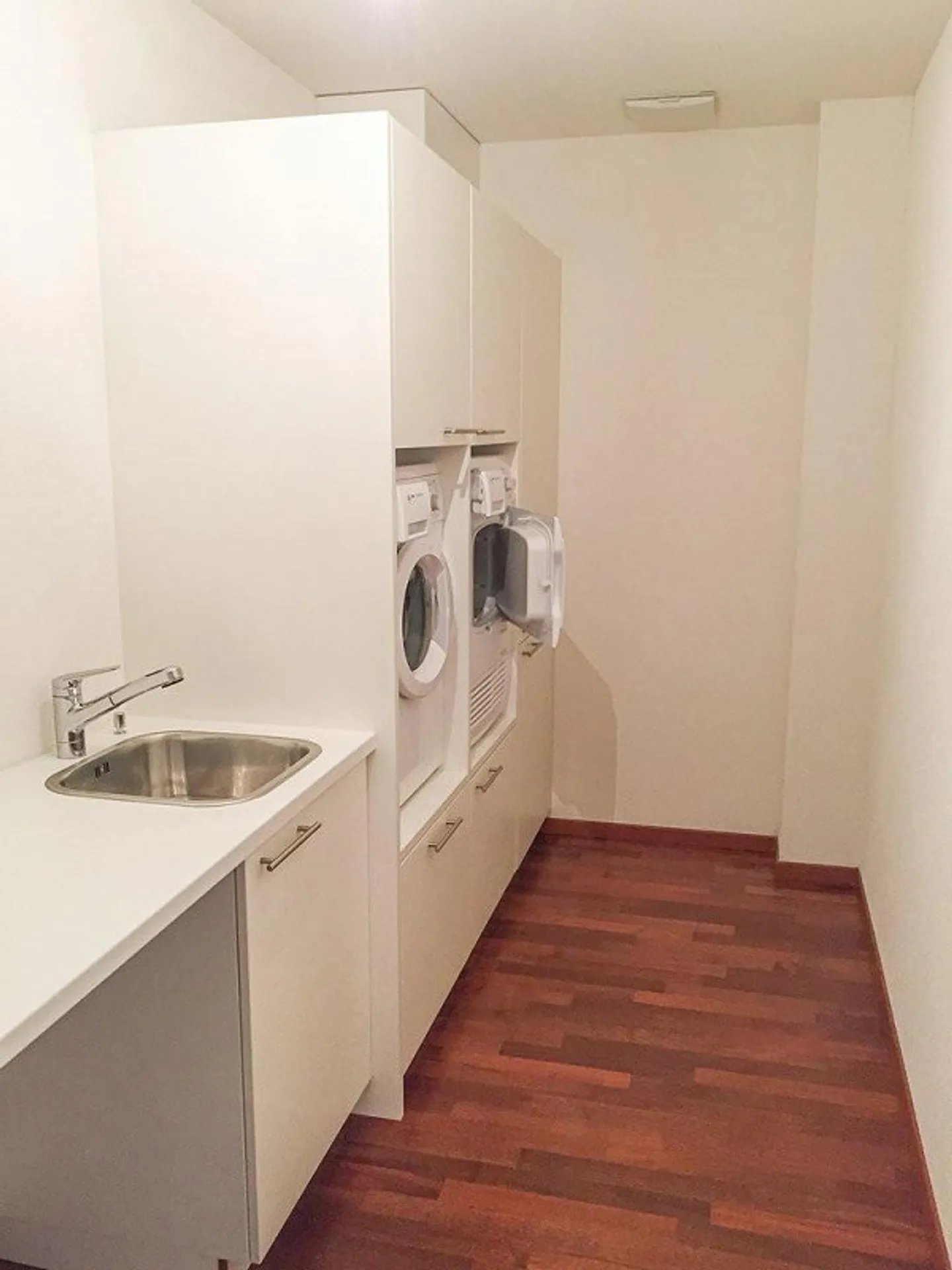 Above the rooftops of Zurich - at the foot of Üetliberg - Photo 7 of 9