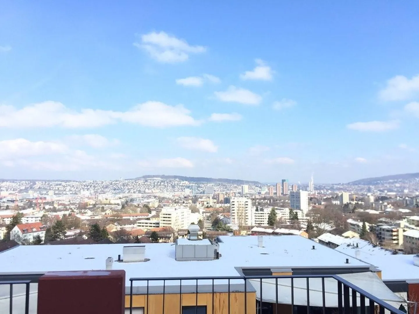 Above the rooftops of Zurich - at the foot of Üetliberg - Photo 9 of 9