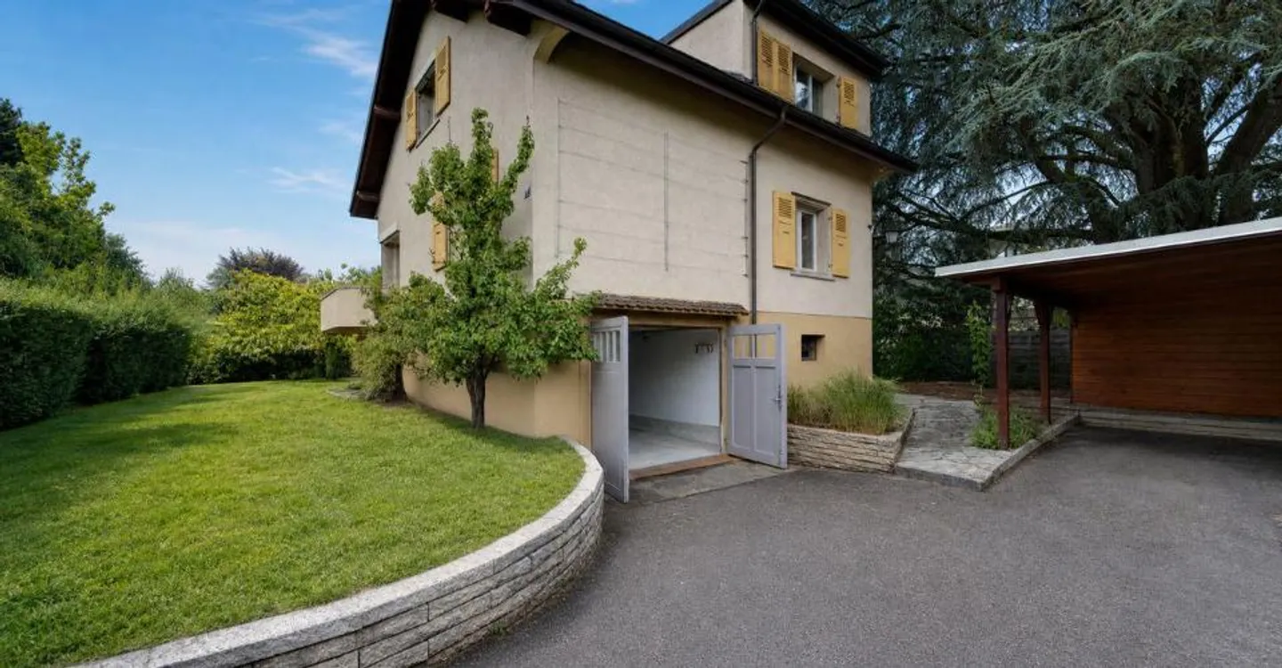 Charming detached house with garden - Photo 1 of 10