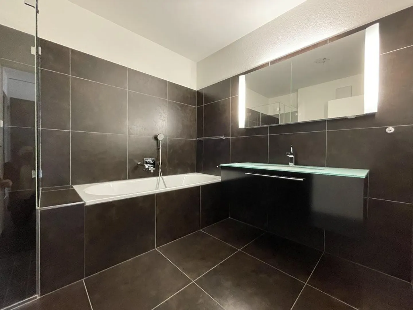 Above the rooftops of Zurich - at the foot of Üetliberg - Photo 3 of 9