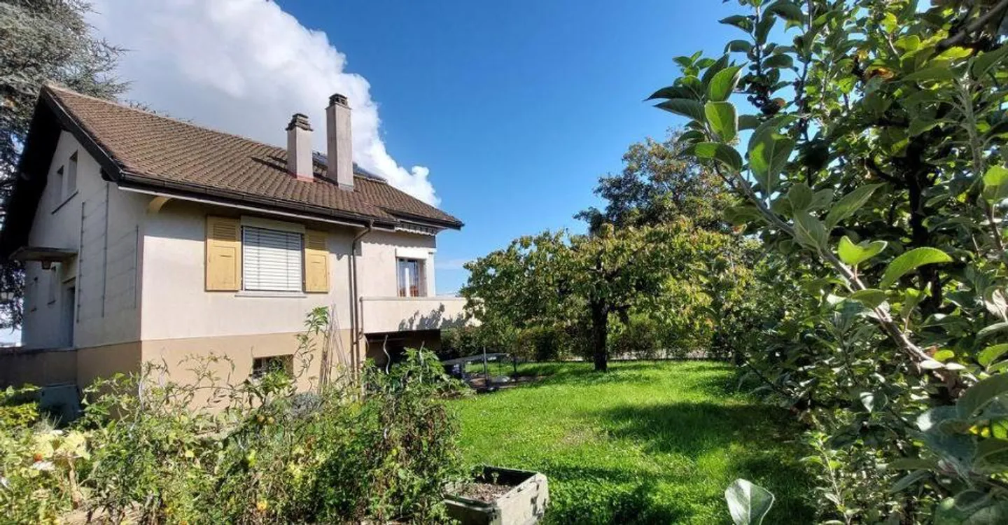 Charming detached house with garden - Photo 2 of 10