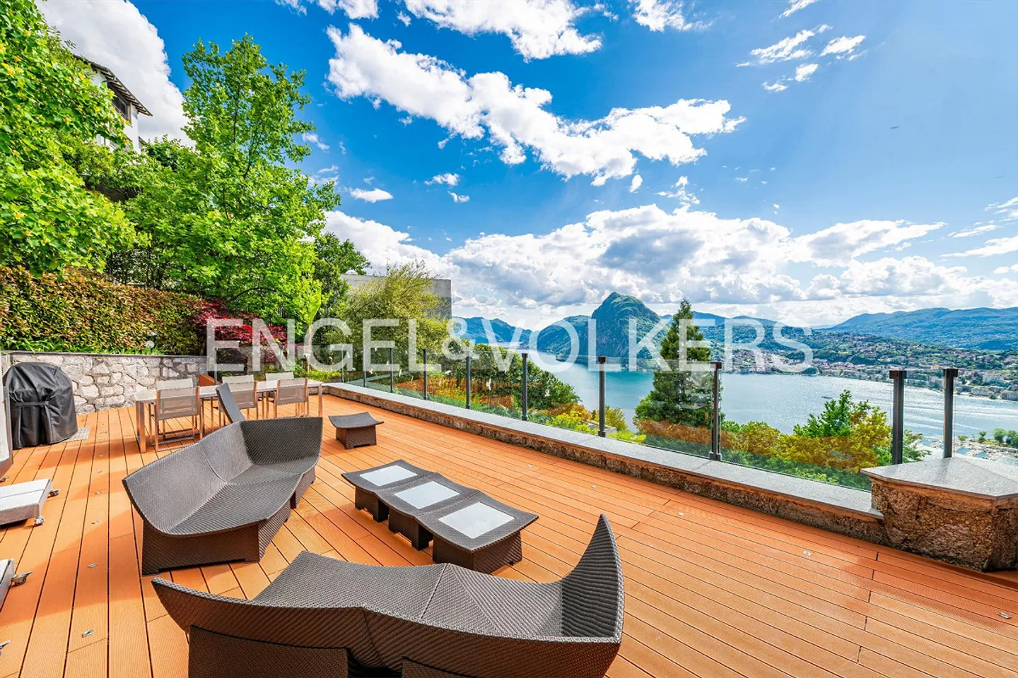 Villa di design esclusivo con vista lago e piscina - Foto 9 di 13