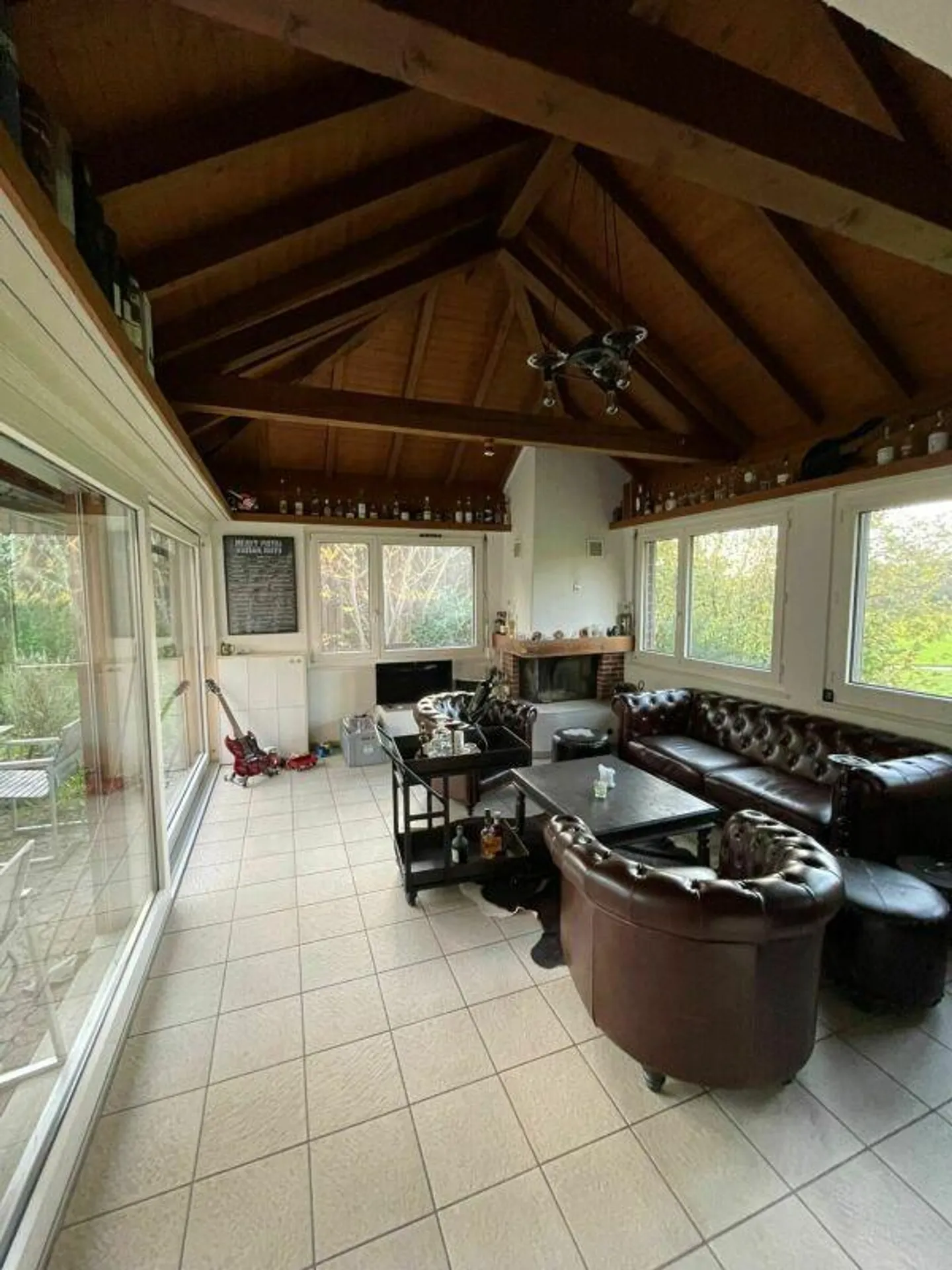 Affascinante fattoria di 7,5 stanze con ampio spazio circostante - Foto 3 di 14