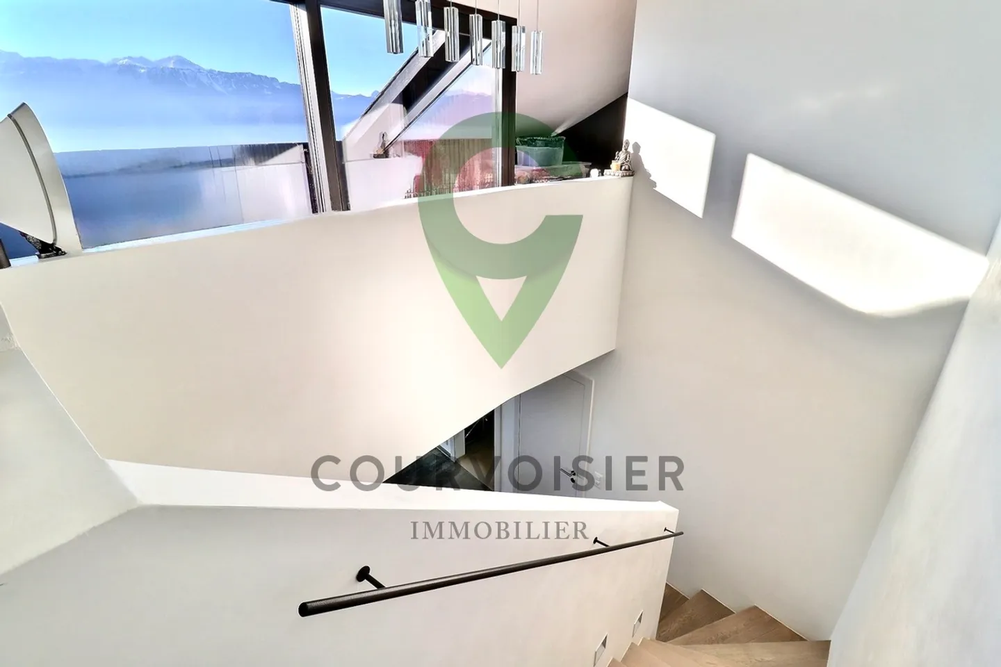 Elegant contemporary duplex with exceptional panorama - Photo 10 of 12