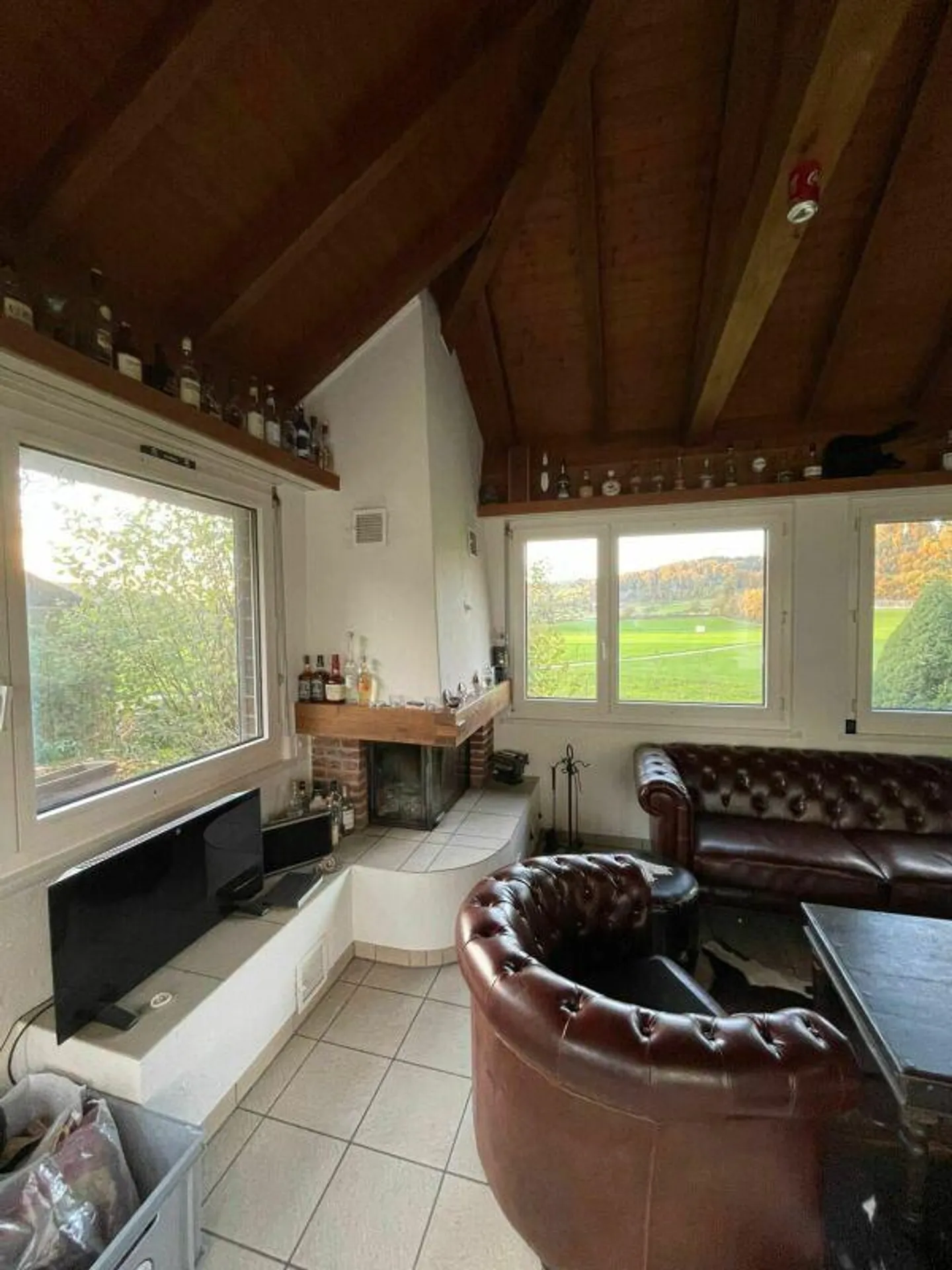 Affascinante fattoria di 7,5 stanze con ampio spazio circostante - Foto 4 di 14