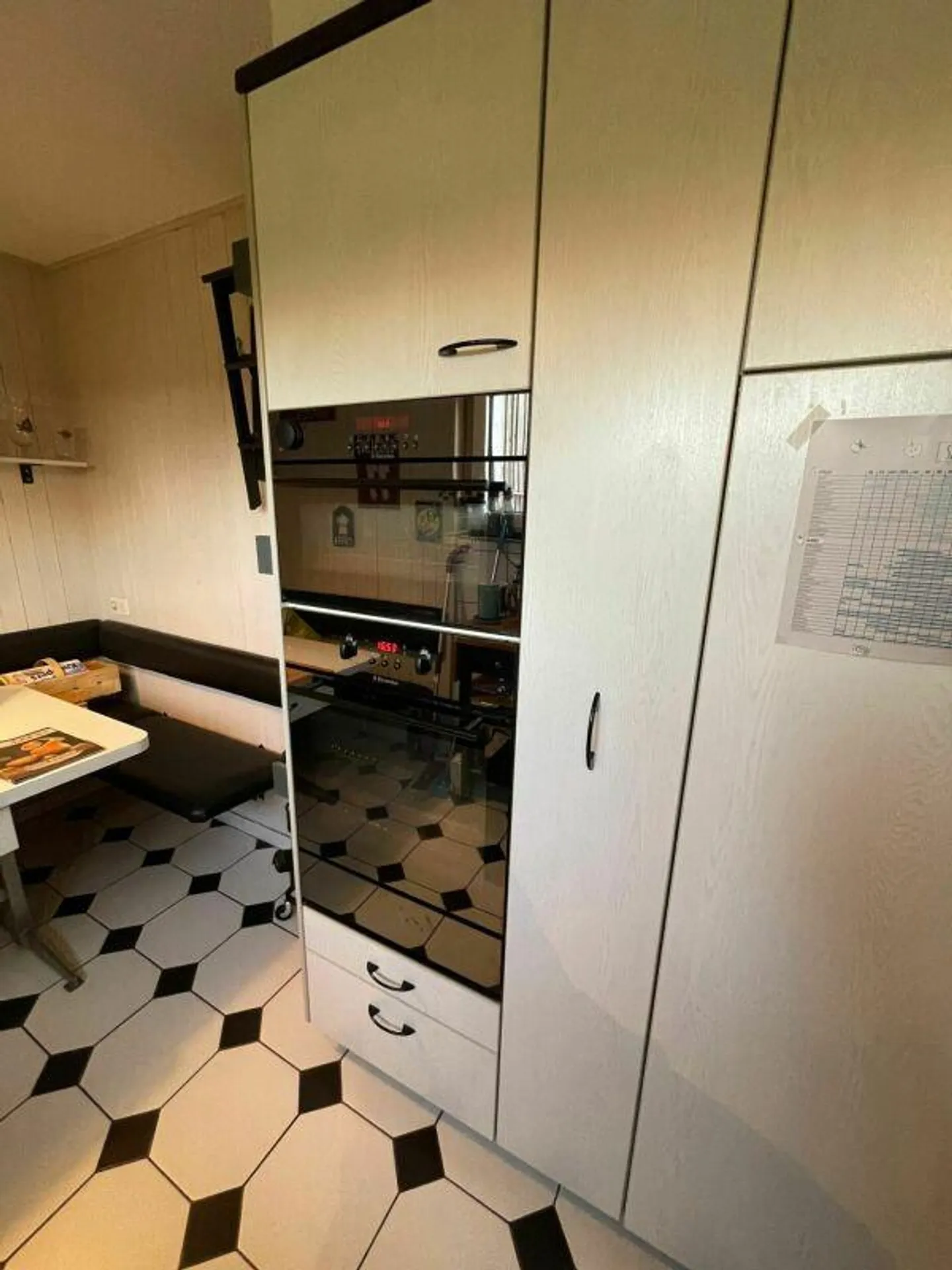 Affascinante fattoria di 7,5 stanze con ampio spazio circostante - Foto 8 di 14