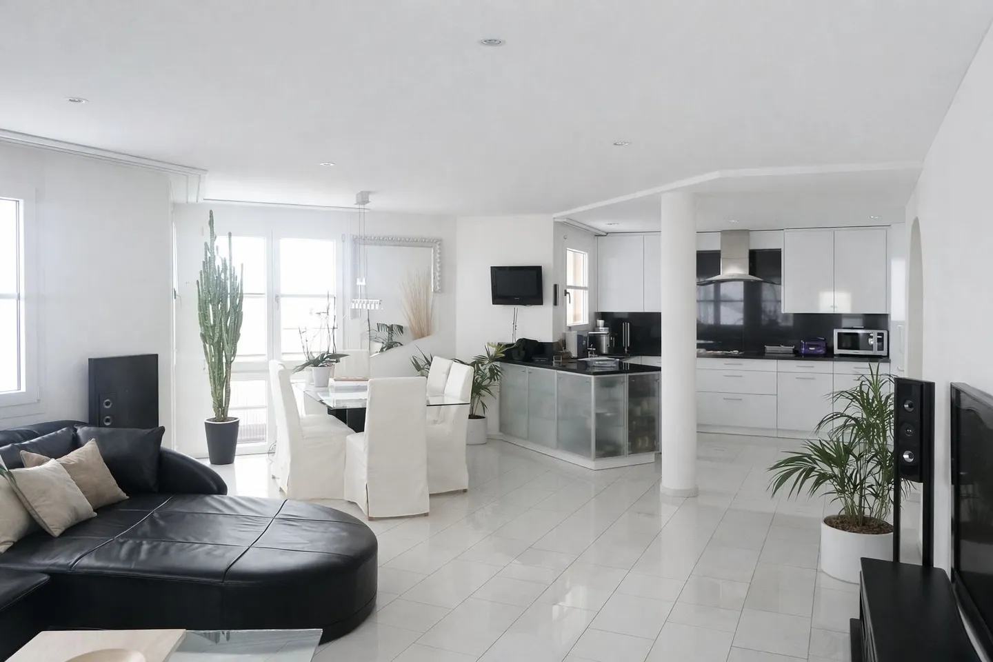 Stylish living in an idyllic location in Siebnen - Photo 5 of 12