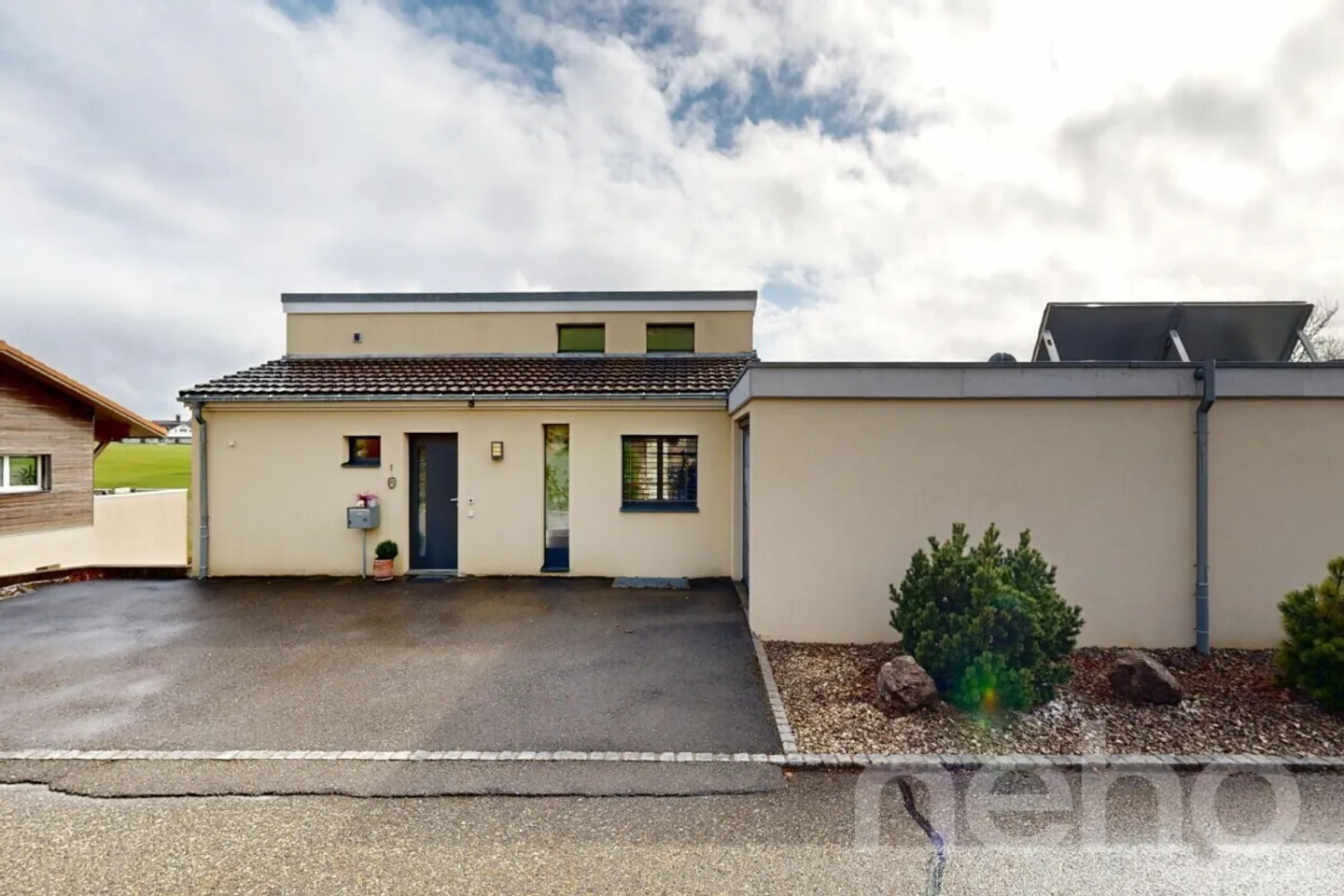 Detached house with exceptional panorama - Photo 3 of 12