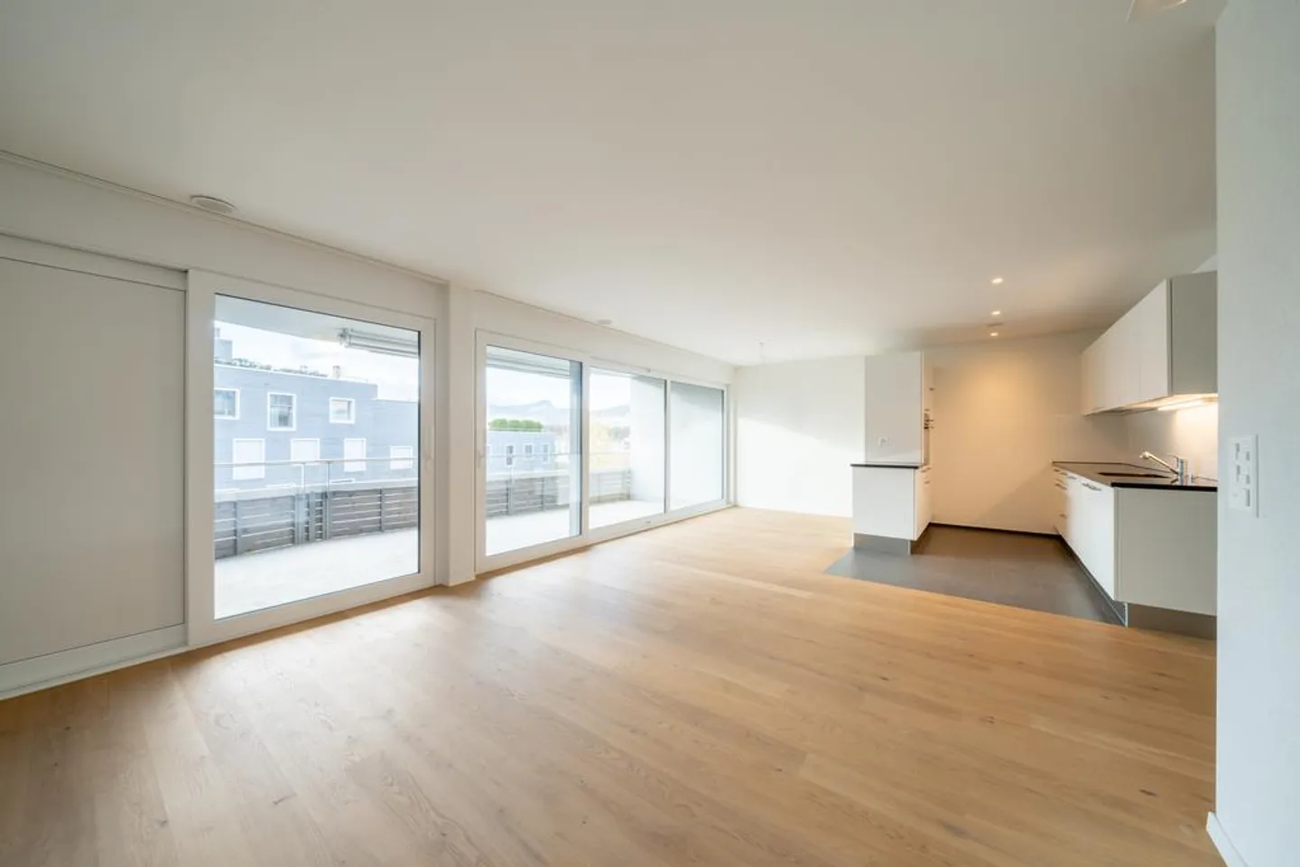 Wunderschöne 3.5 Zimmer Wohnung im 1.OG in Rohr! - Foto 2 von 10