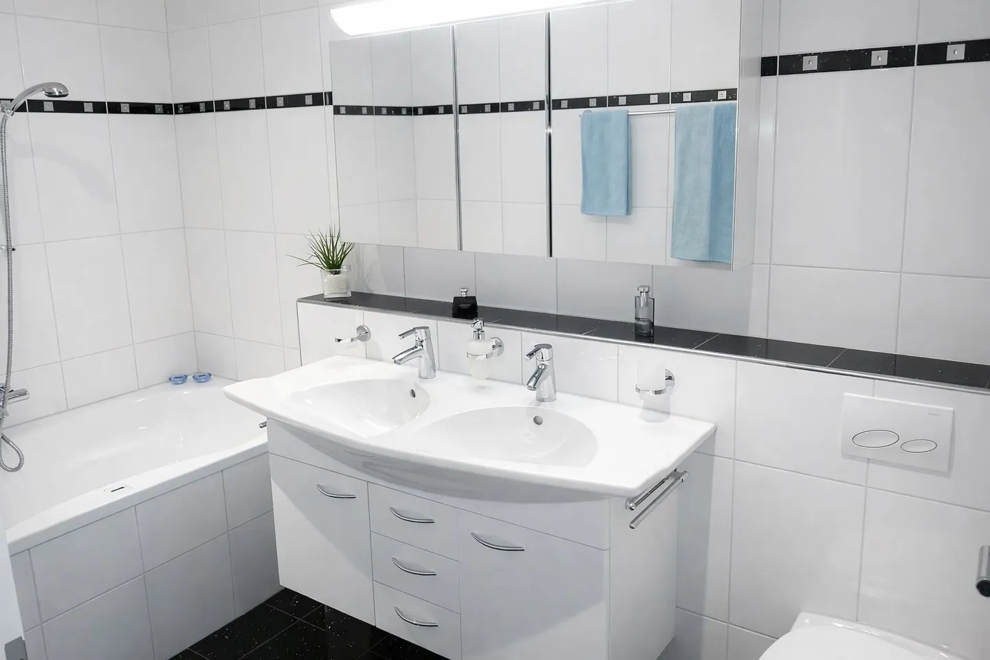 Stylish living in an idyllic location in Siebnen - Photo 8 of 12