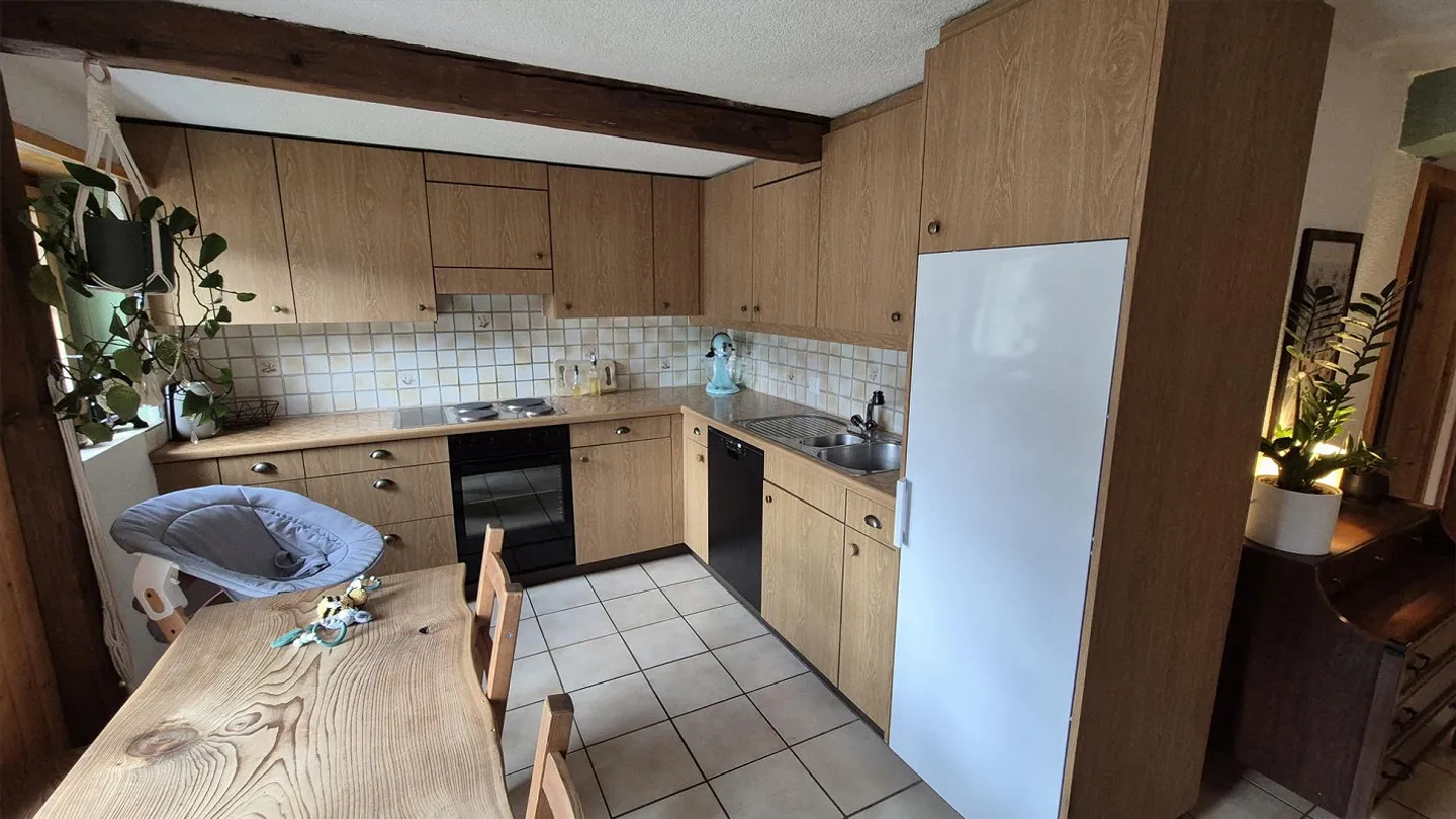 Appartement sous les combles de 5 1/2 pièces sur 2 étages avec jardin - Photo 2 sur 11