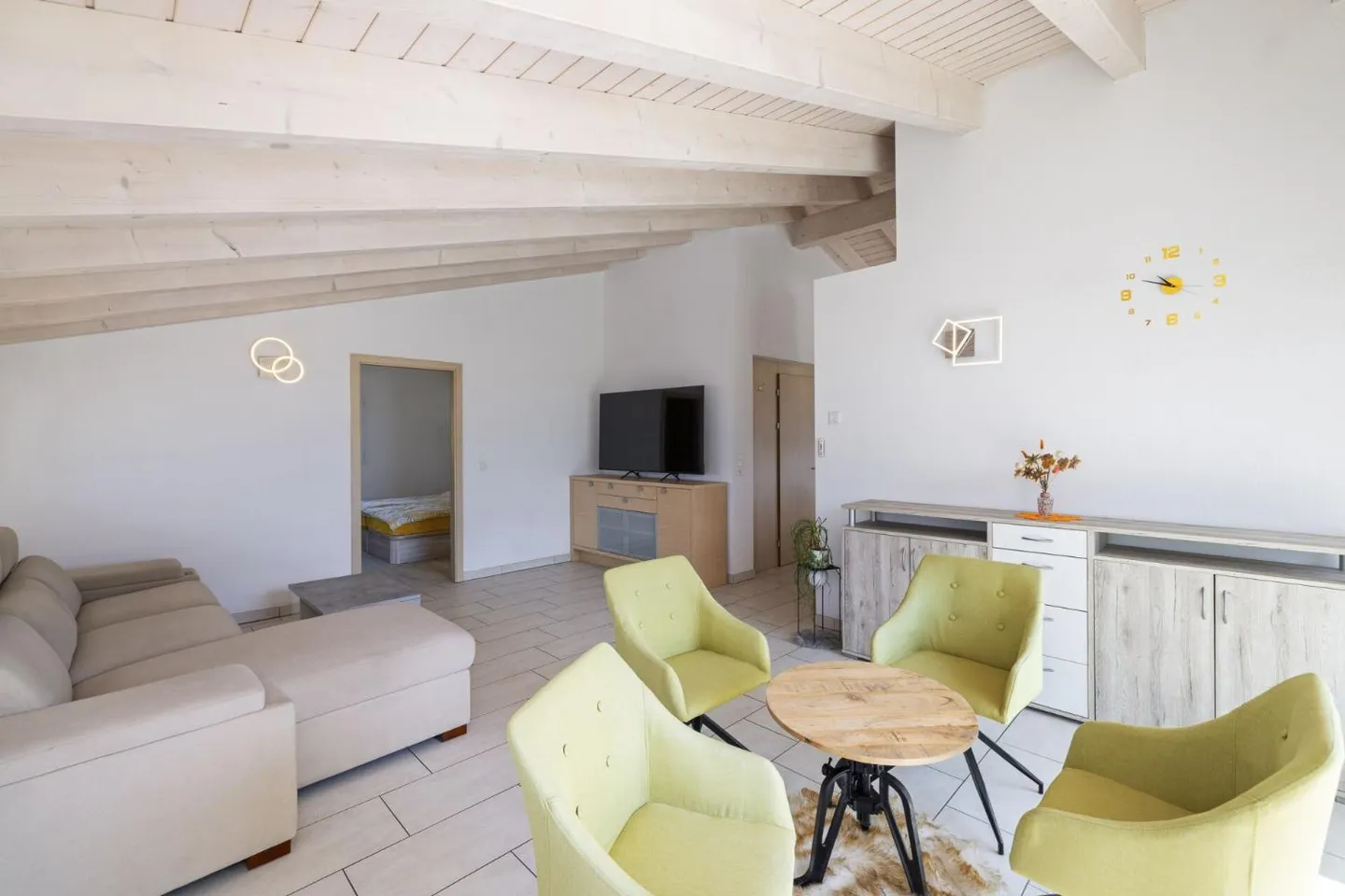 Ampio appartamento attico con 4,5 stanze e 146 m2, con vista mozzafiato sulle Alpi - Foto 10 di 12
