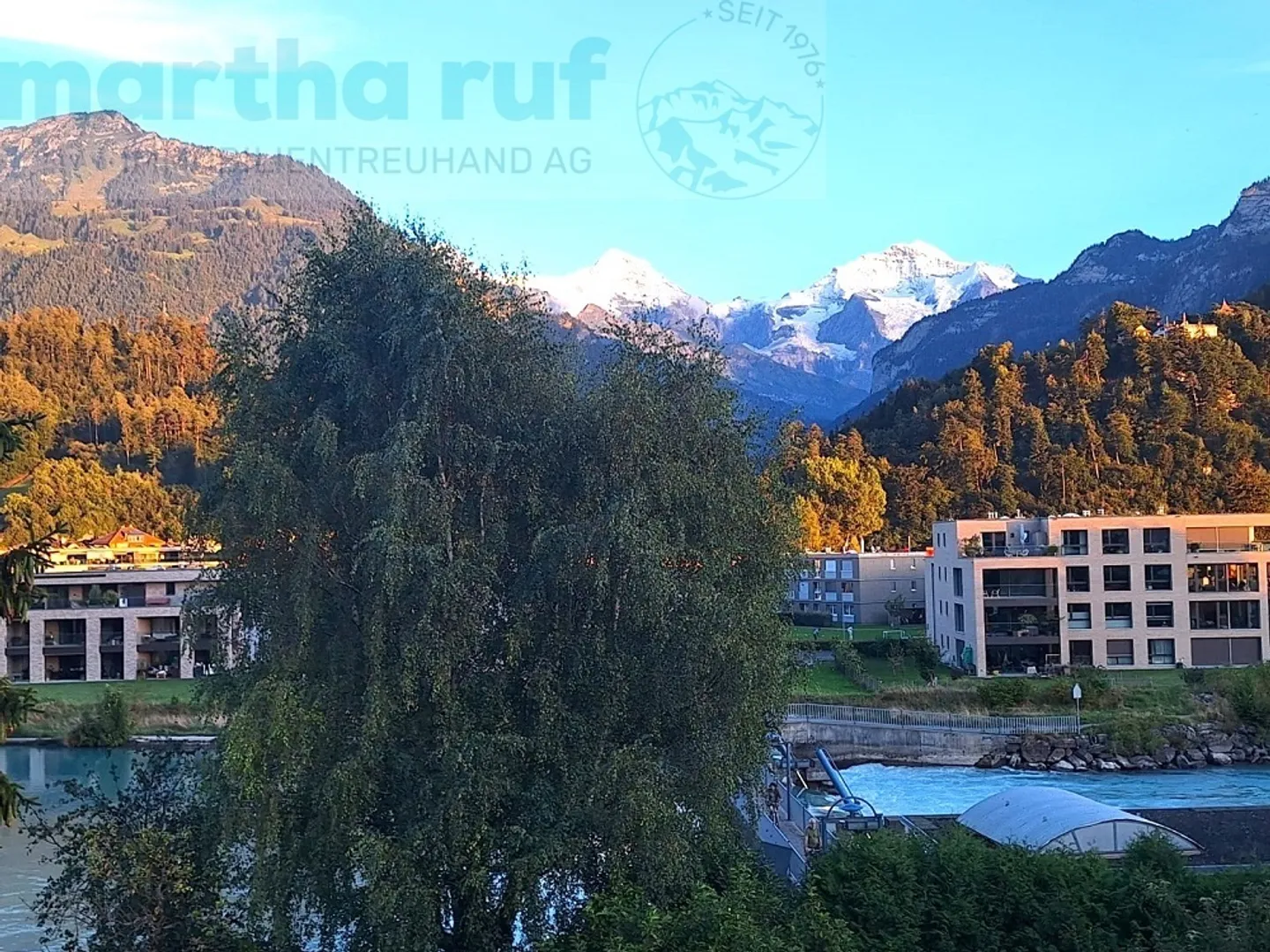 Terreno edificabile direttamente sull'Aare con una vista spettacolare sulle montagne - Foto 1 di 7