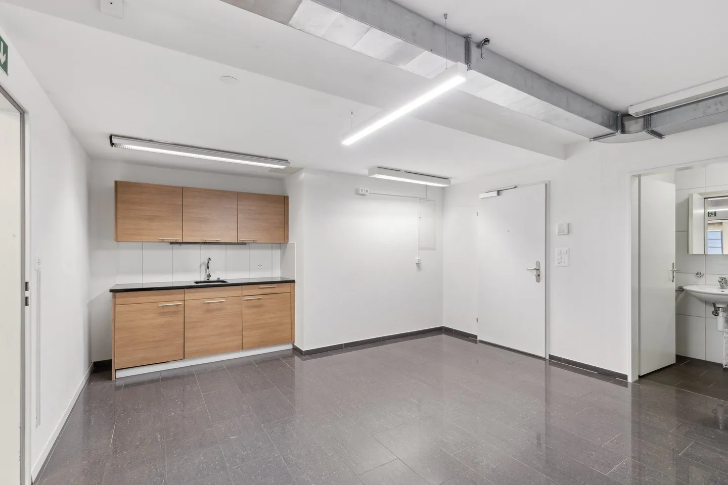 Il tuo nuovo locale commerciale in una posizione centrale privilegiata - Foto 4 di 9