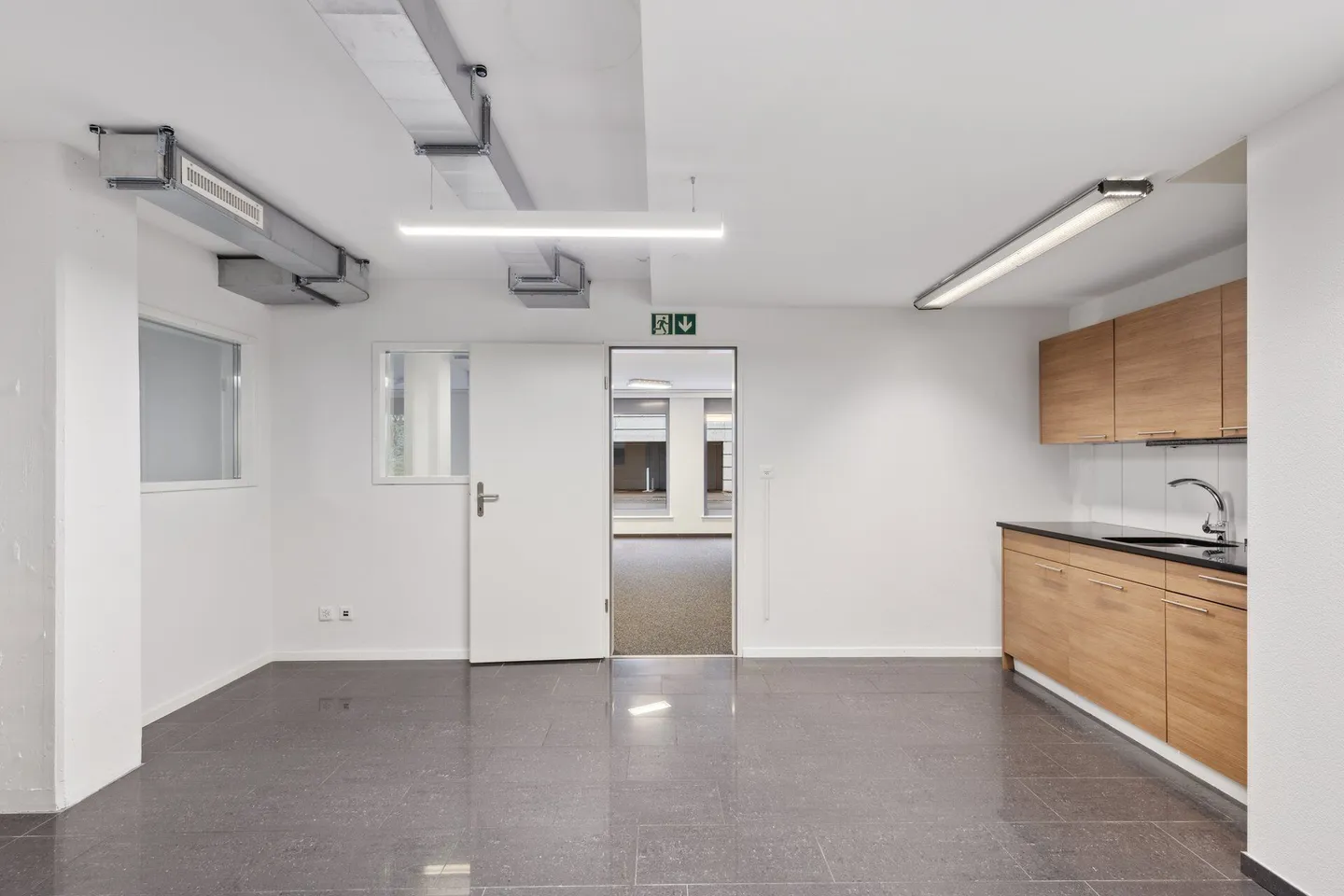 Il tuo nuovo locale commerciale in una posizione centrale privilegiata - Foto 5 di 9