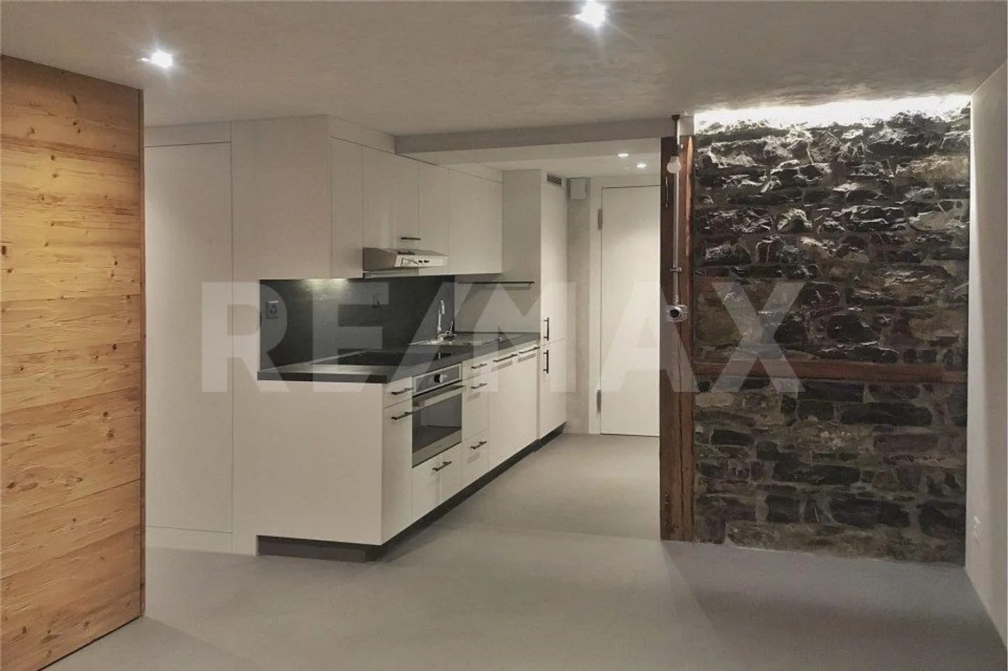 Charmante maison trifamiliale avec histoire - entièrement louée et plus... - Photo 2 sur 13