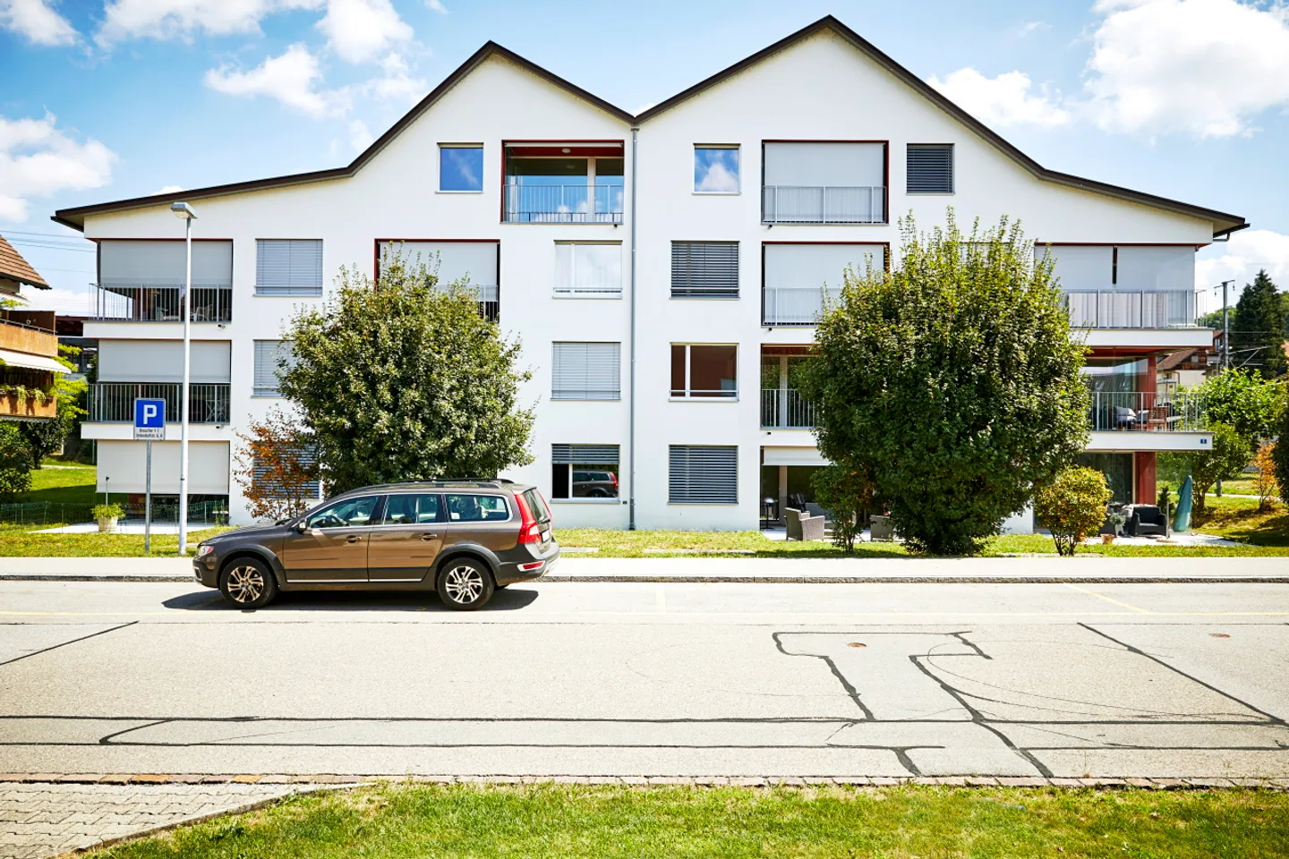 Sonnige Wohnung mit Bahnhaltestelle - Foto 1 von 8
