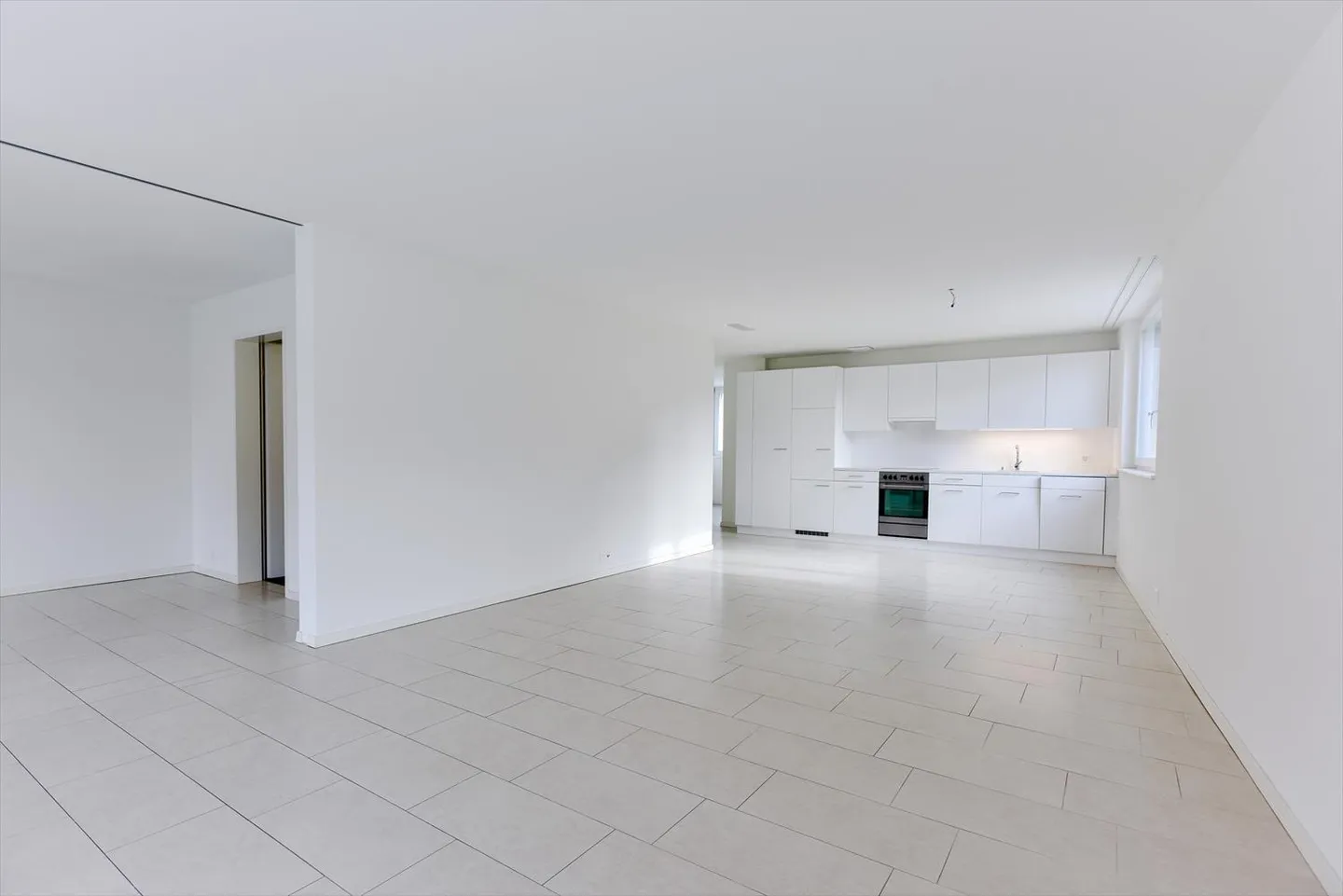 Sonnige Wohnung mit Bahnhaltestelle - Foto 5 von 8