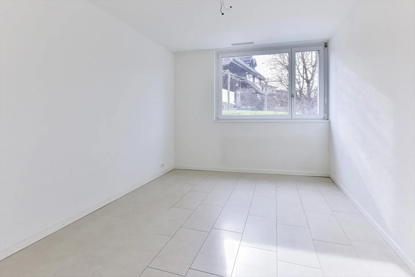 Sonnige Wohnung mit Bahnhaltestelle - Foto 7 von 8