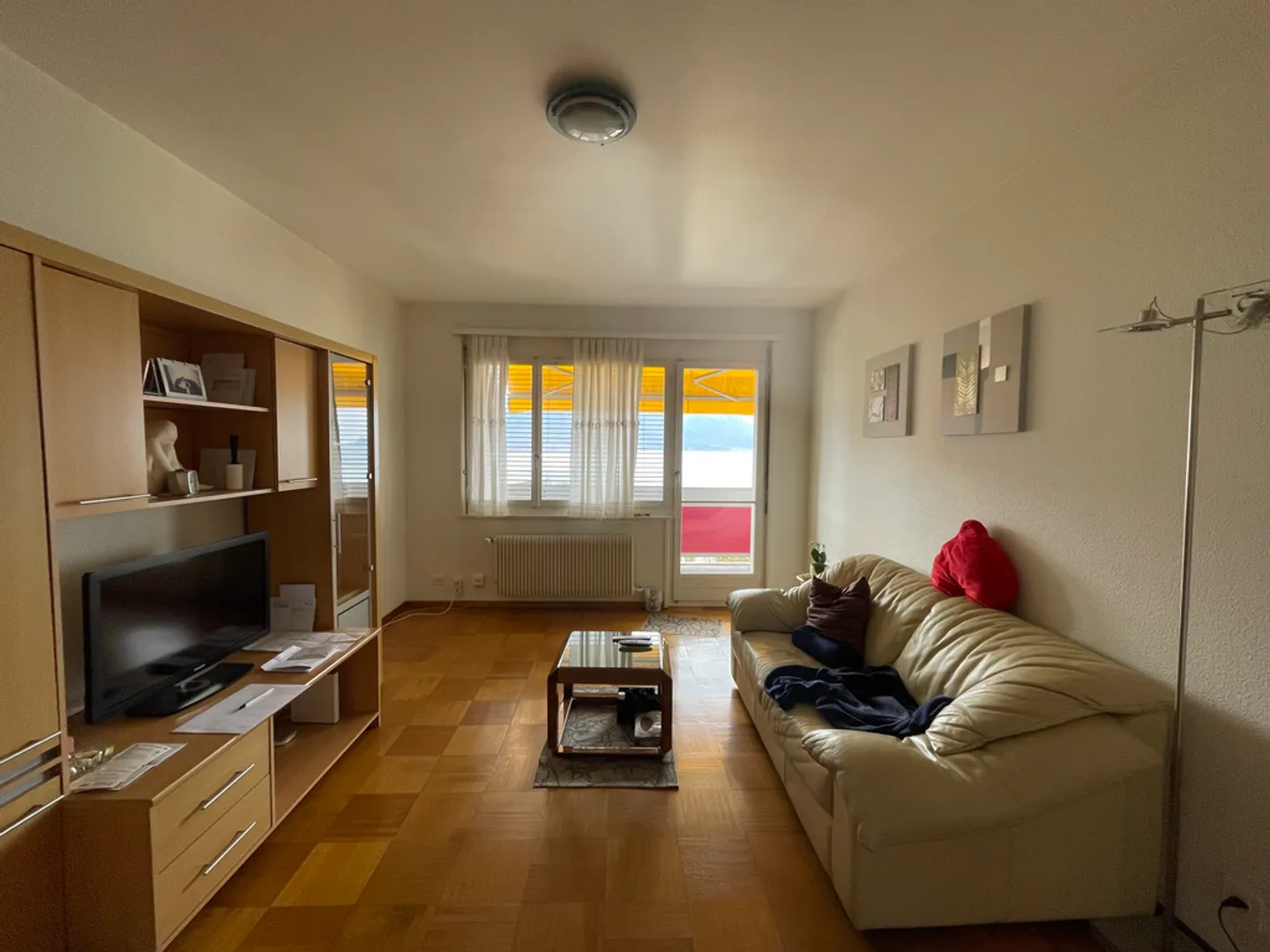 Appartement Charmant avec Vue sur le Lac - Photo 3 sur 7