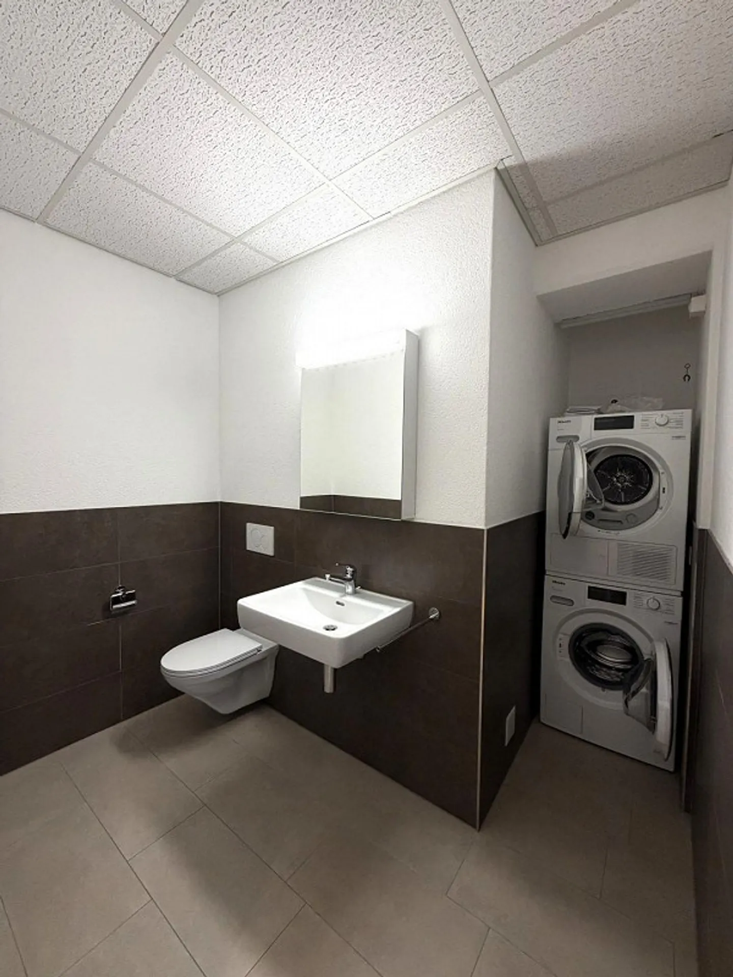 Ufficio/spazio commerciale in una posizione tranquilla nel quartiere termale - Foto 4 di 8