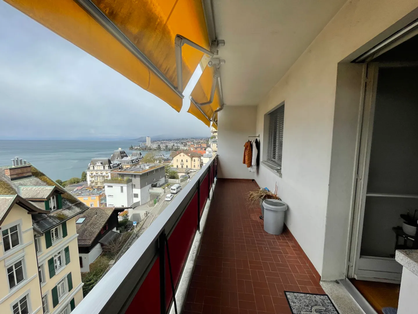 Appartement Charmant avec Vue sur le Lac - Photo 7 sur 7