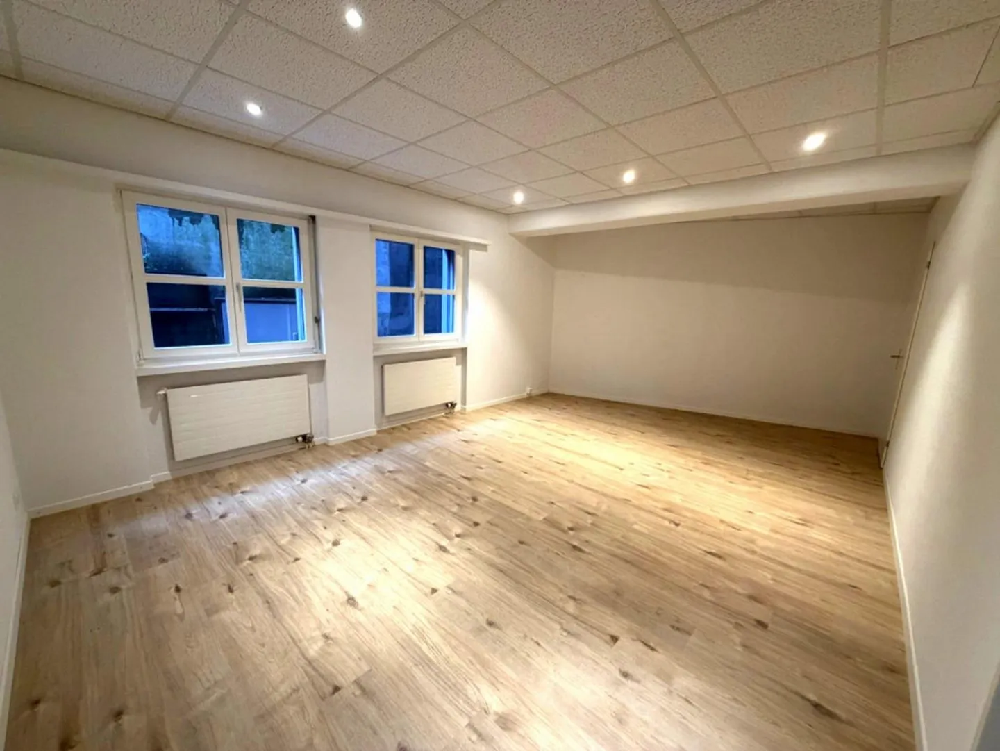 Ufficio/spazio commerciale in una posizione tranquilla nel quartiere termale - Foto 5 di 8