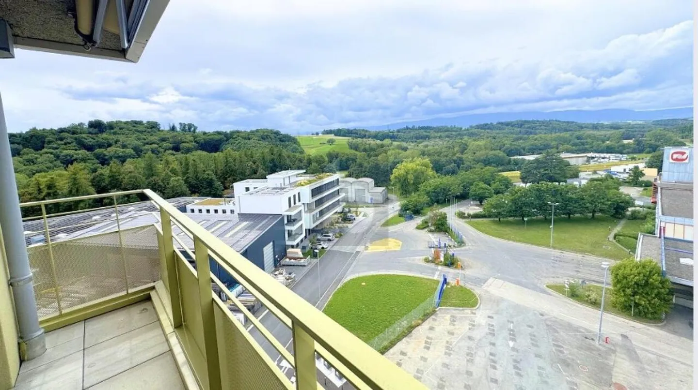 MODERN 4-ROOM APARTMENT - Photo 1 of 6