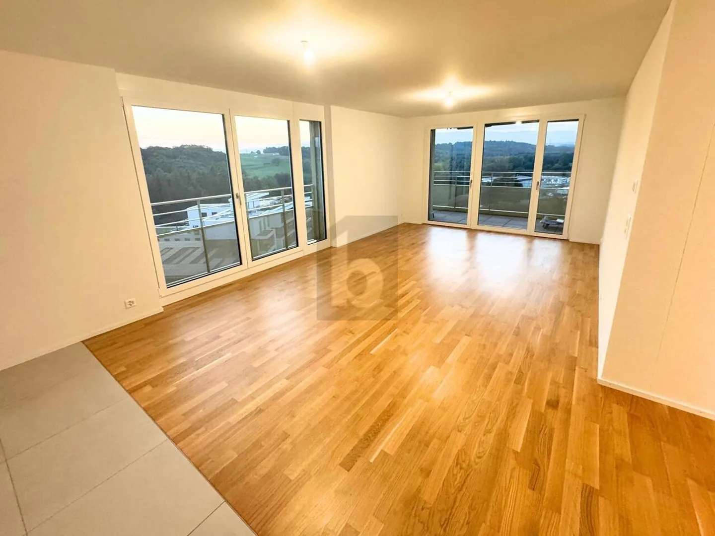 MODERN 4-ROOM APARTMENT - Photo 3 of 6