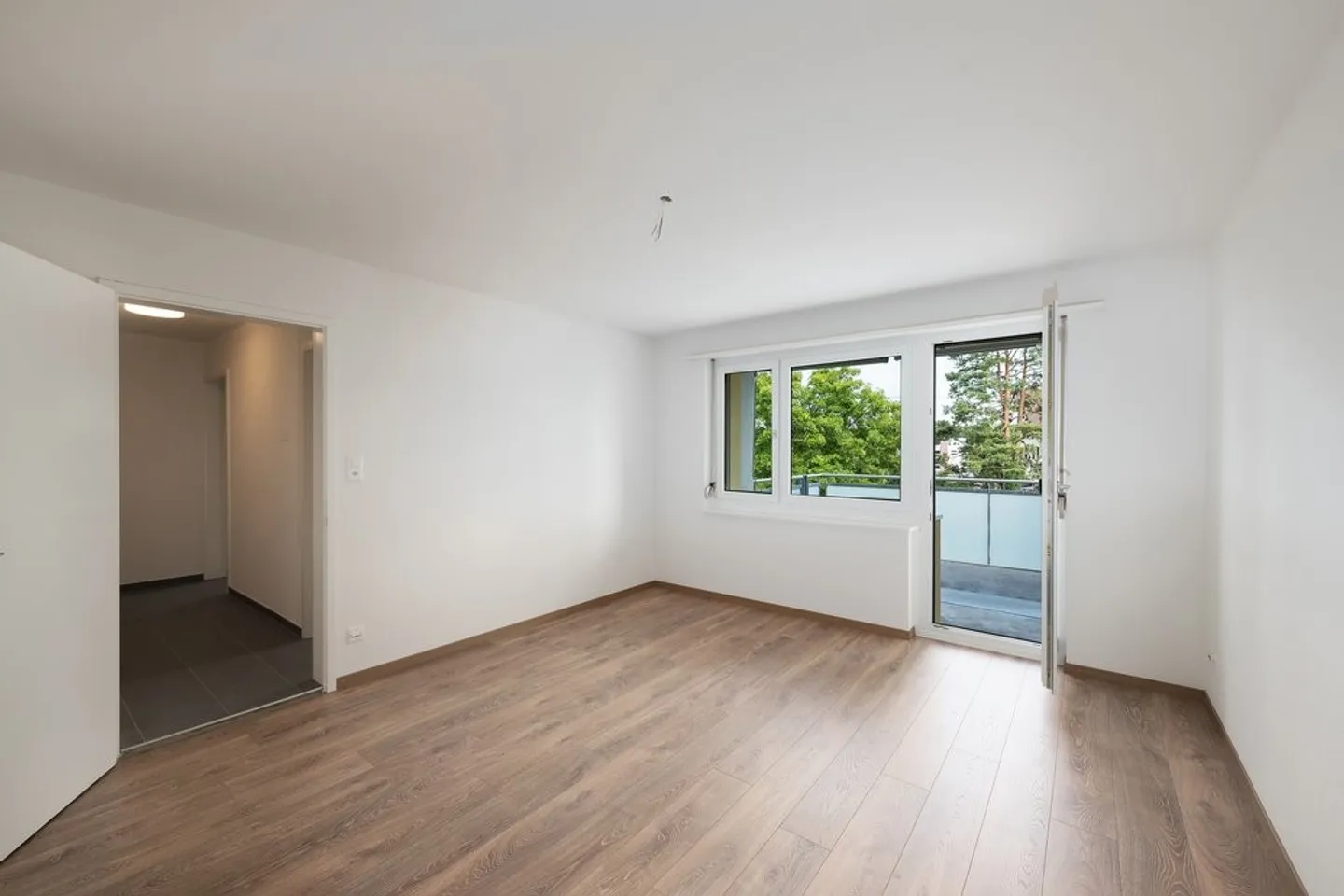 Grosszügige Wohnung mit grossem Balkon - Foto 6 von 8